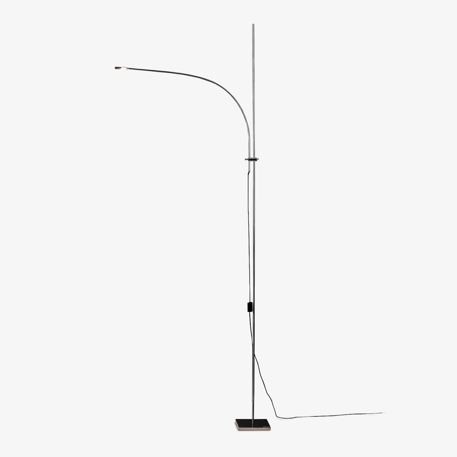 Metal Body Graceful Floor Lamp - Lumpaz
