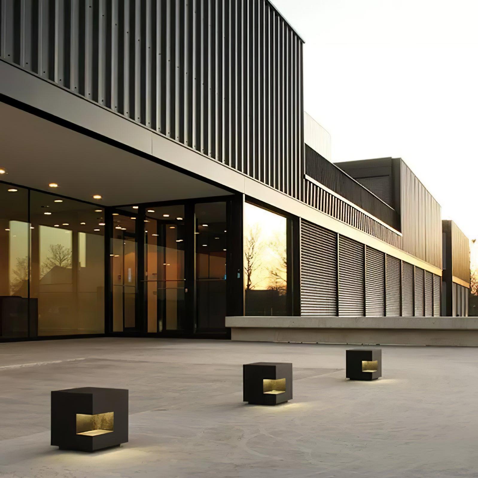 Regular Cube Solar Power Post Light - Lumpaz