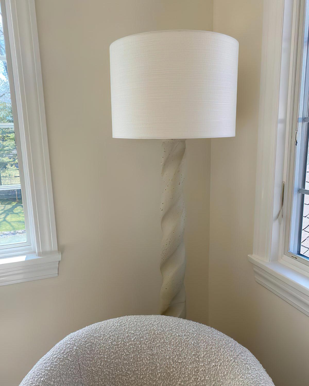 Yisi North Tower Floor Lamp - Lumpaz
