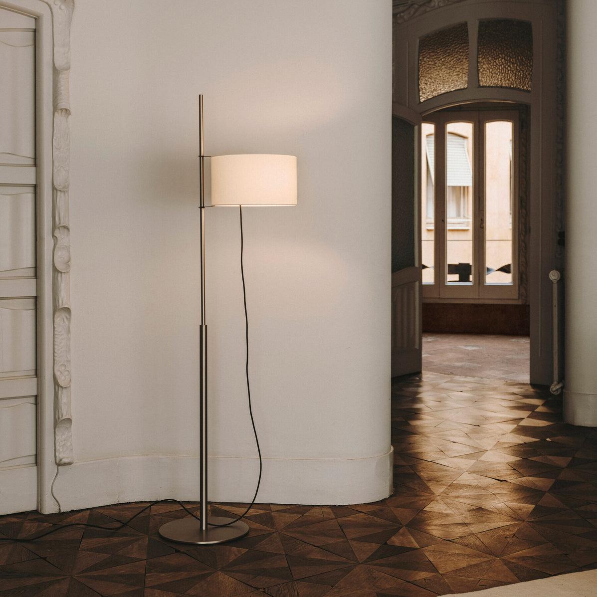 Svelte Silhouette Floor Lamp - Lumpaz
