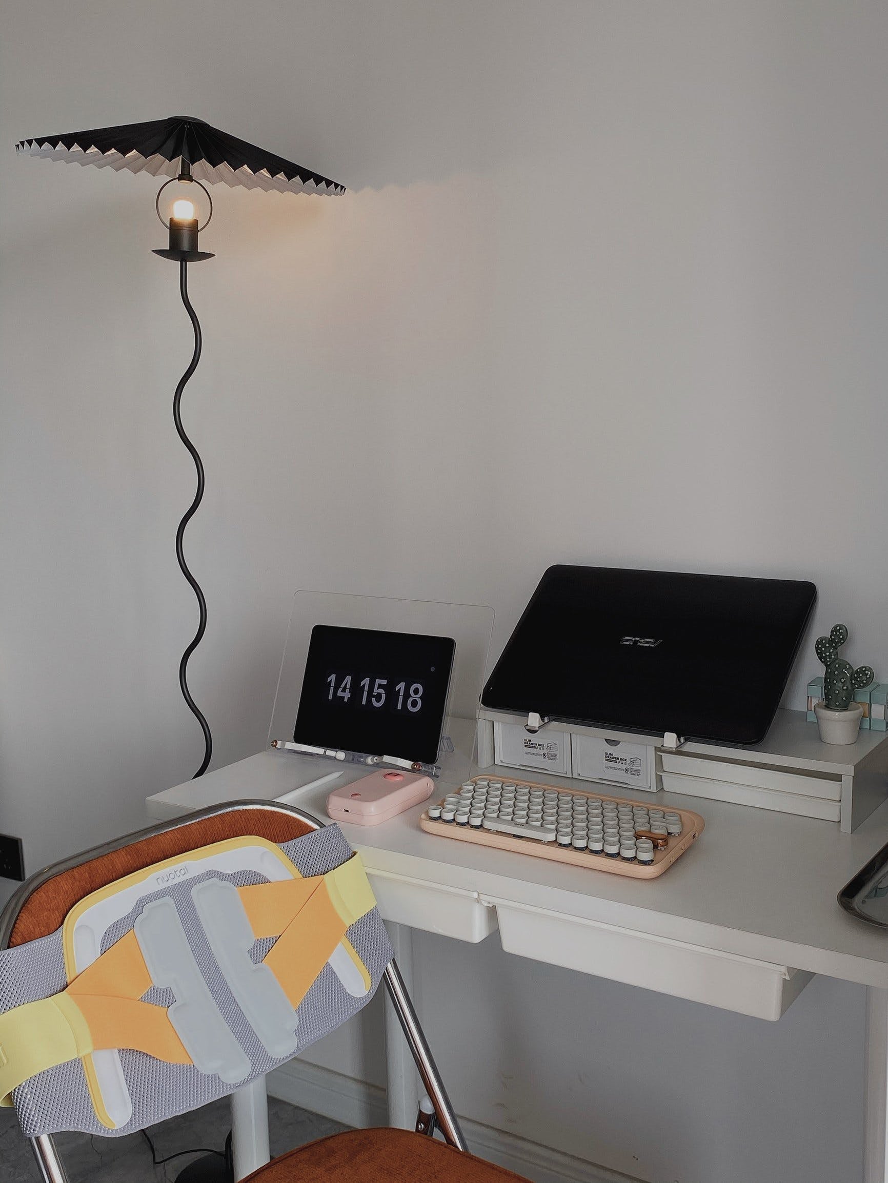 Squiggle Floor Lamp - Lumpaz