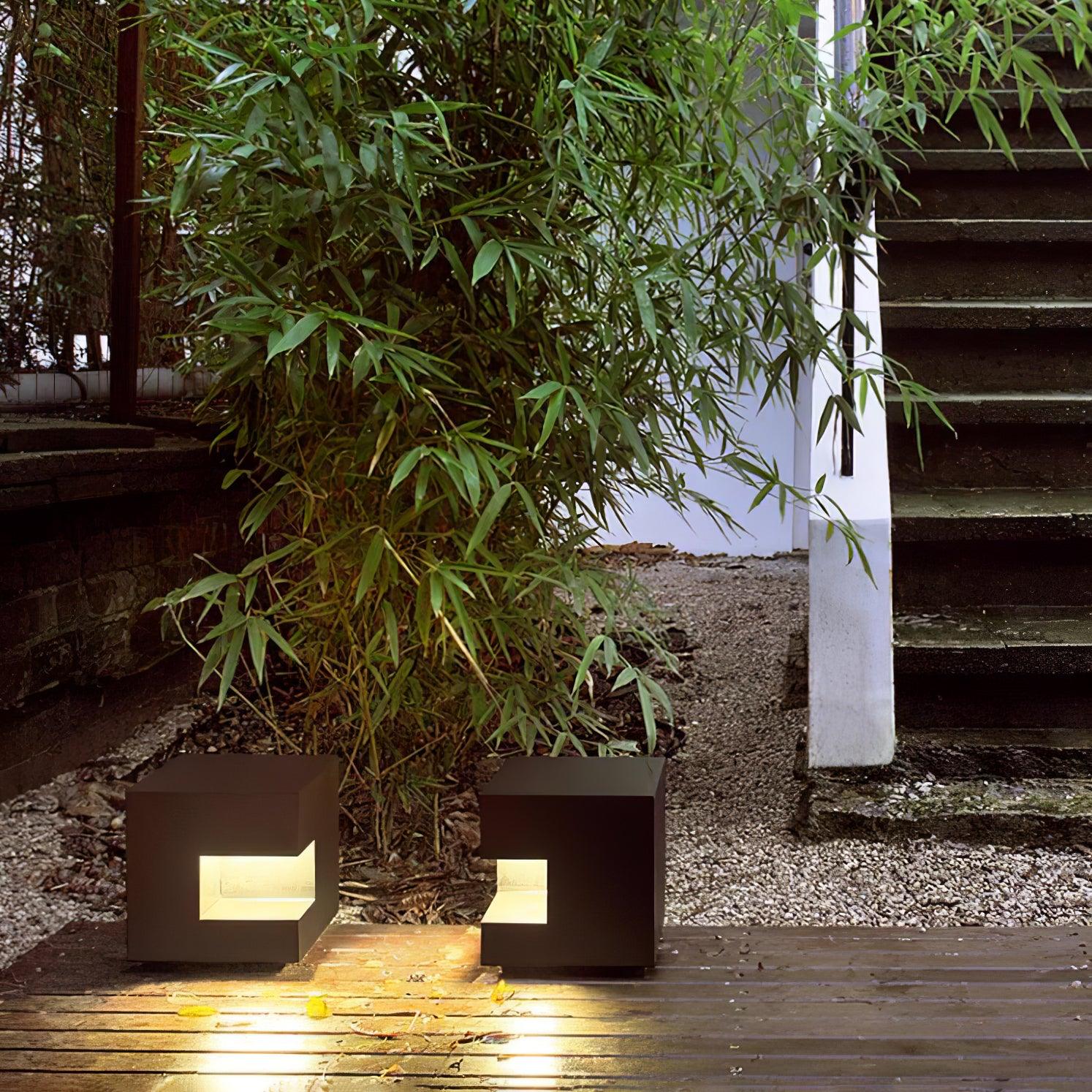 Regular Cube Solar Power Post Light - Lumpaz