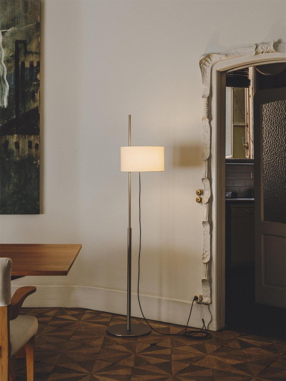 Svelte Silhouette Floor Lamp - Lumpaz
