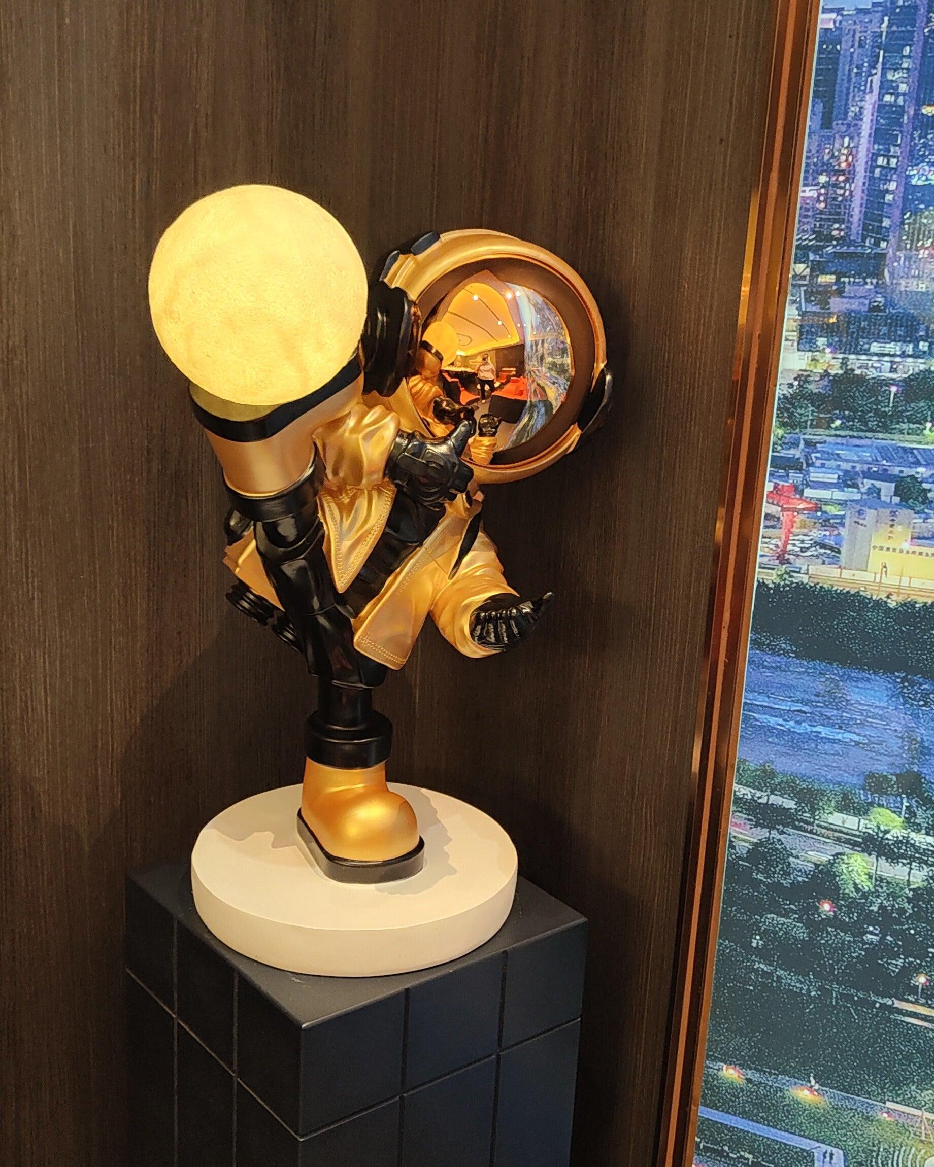 Effort Astronaut Built-in Battery Floor Lamp - Lumpaz