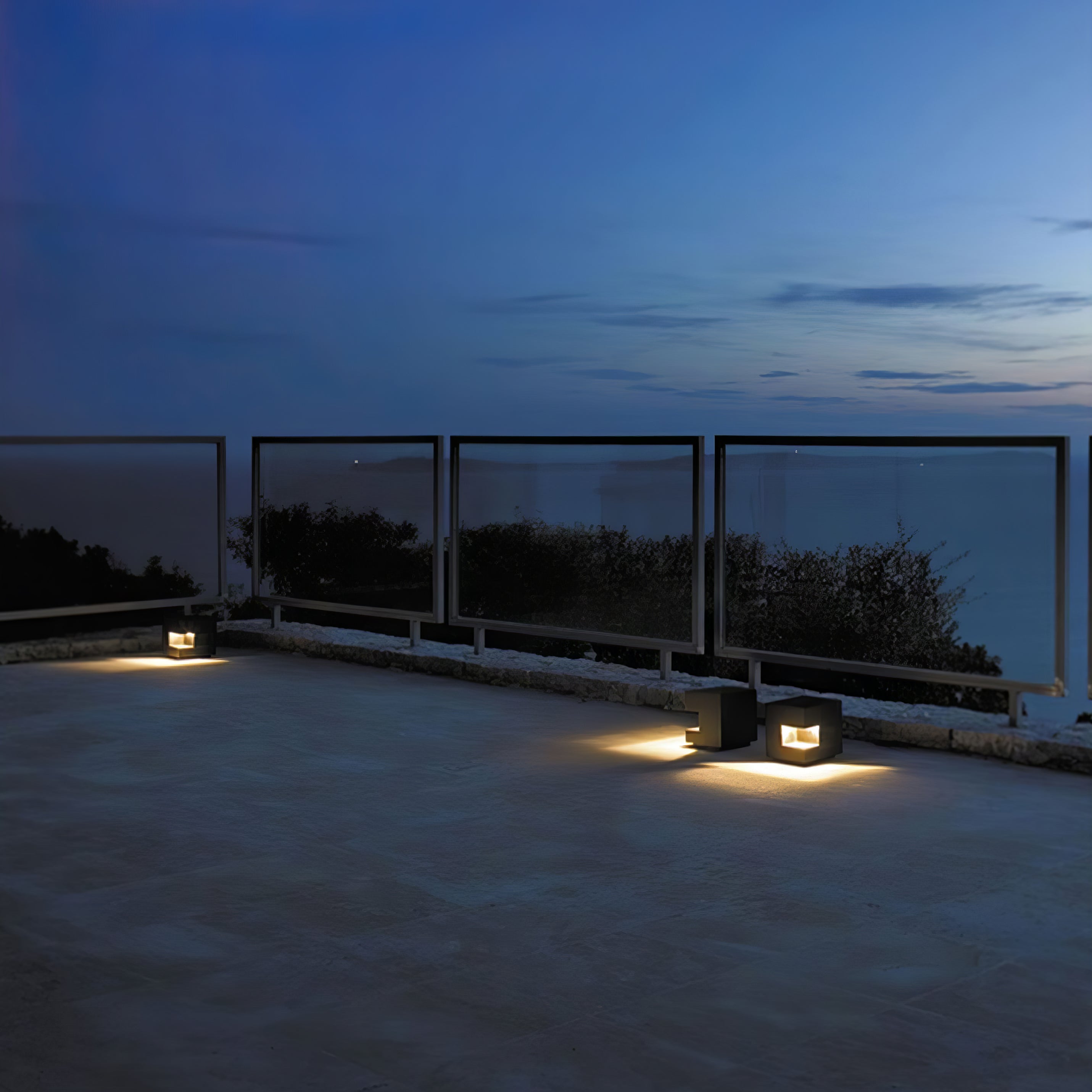 Regular Cube Solar Power Post Light - Lumpaz