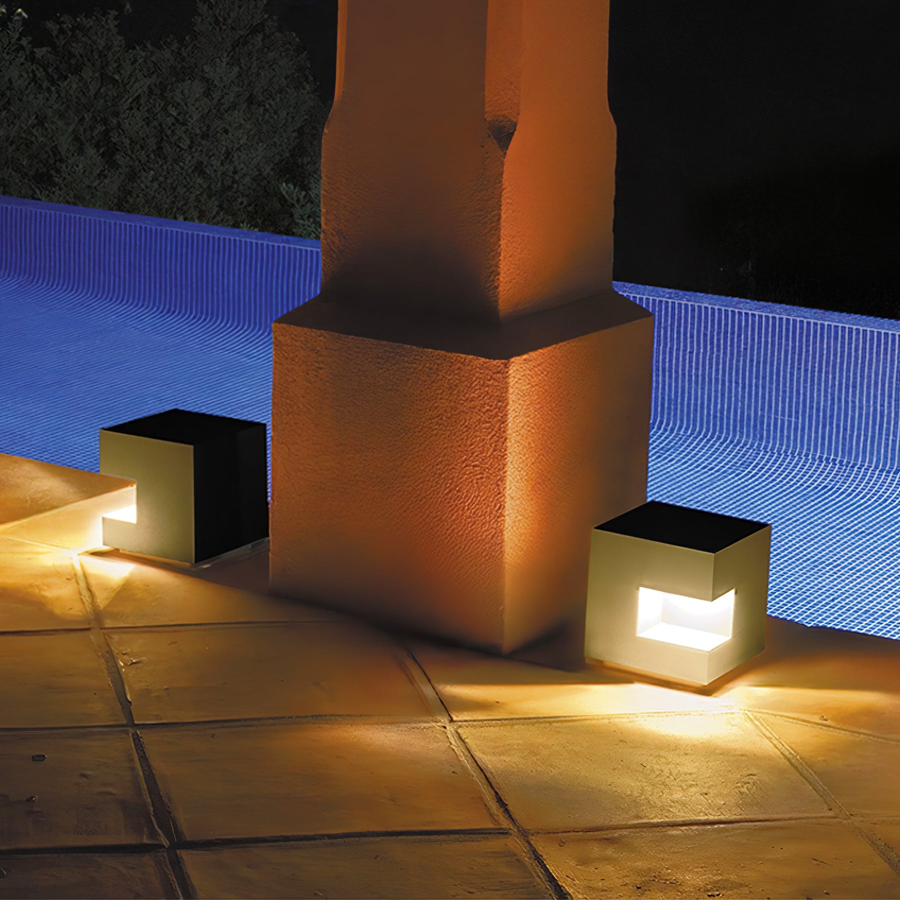 Regular Cube Solar Power Post Light - Lumpaz