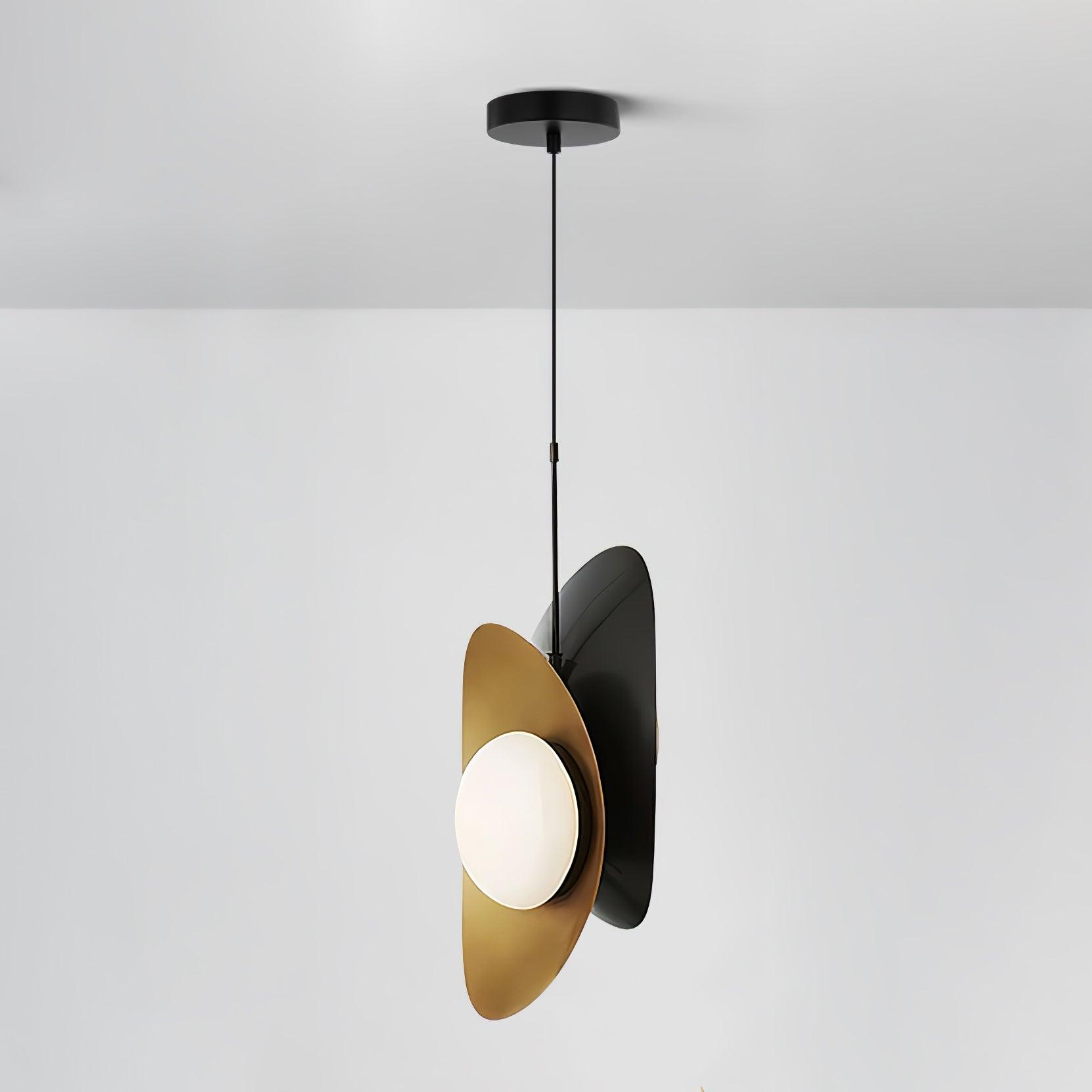 Golden Petal Pendant Lamp - Lumpaz