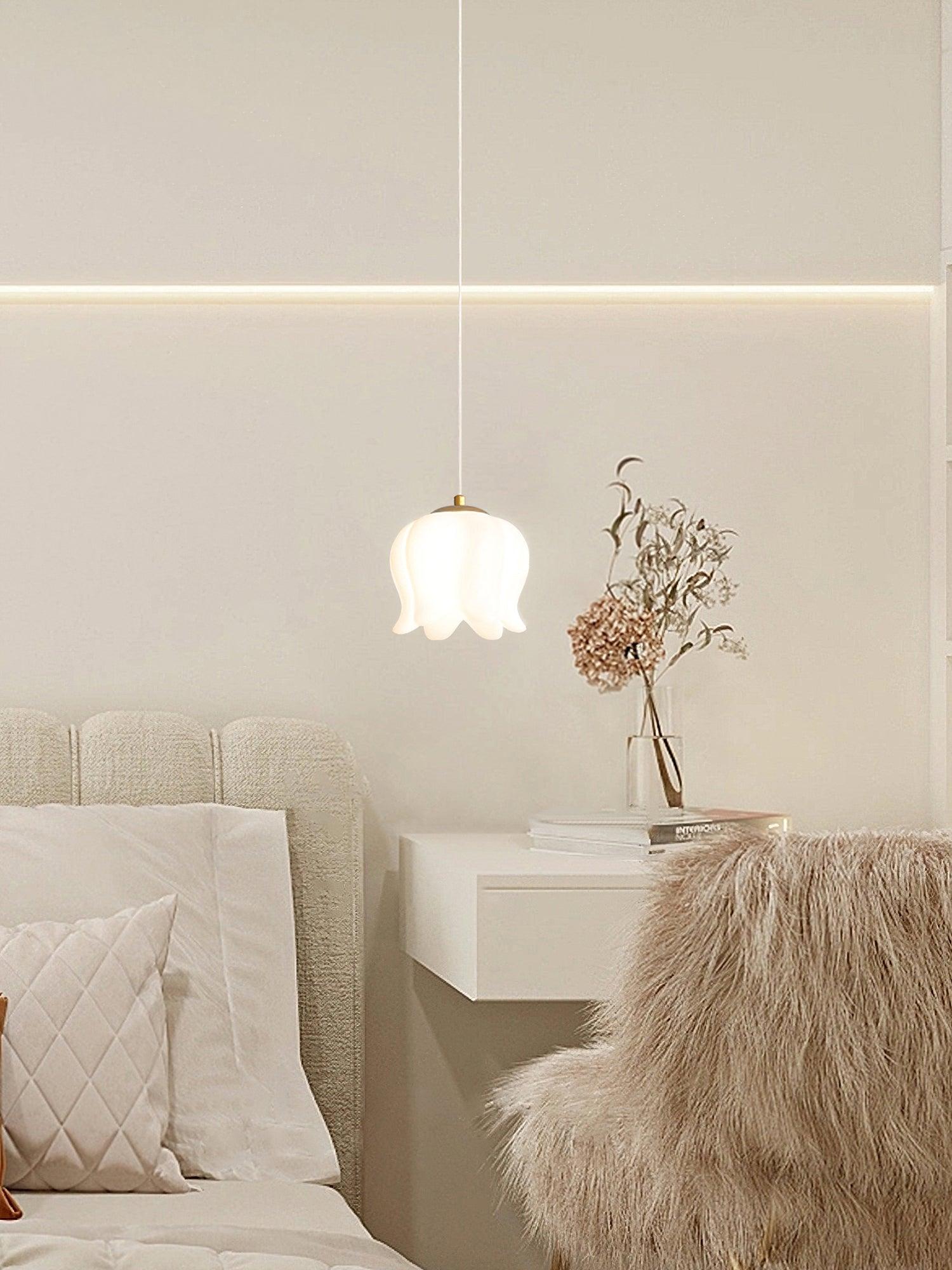 Elegant Floral Pendant Light - Lumpaz