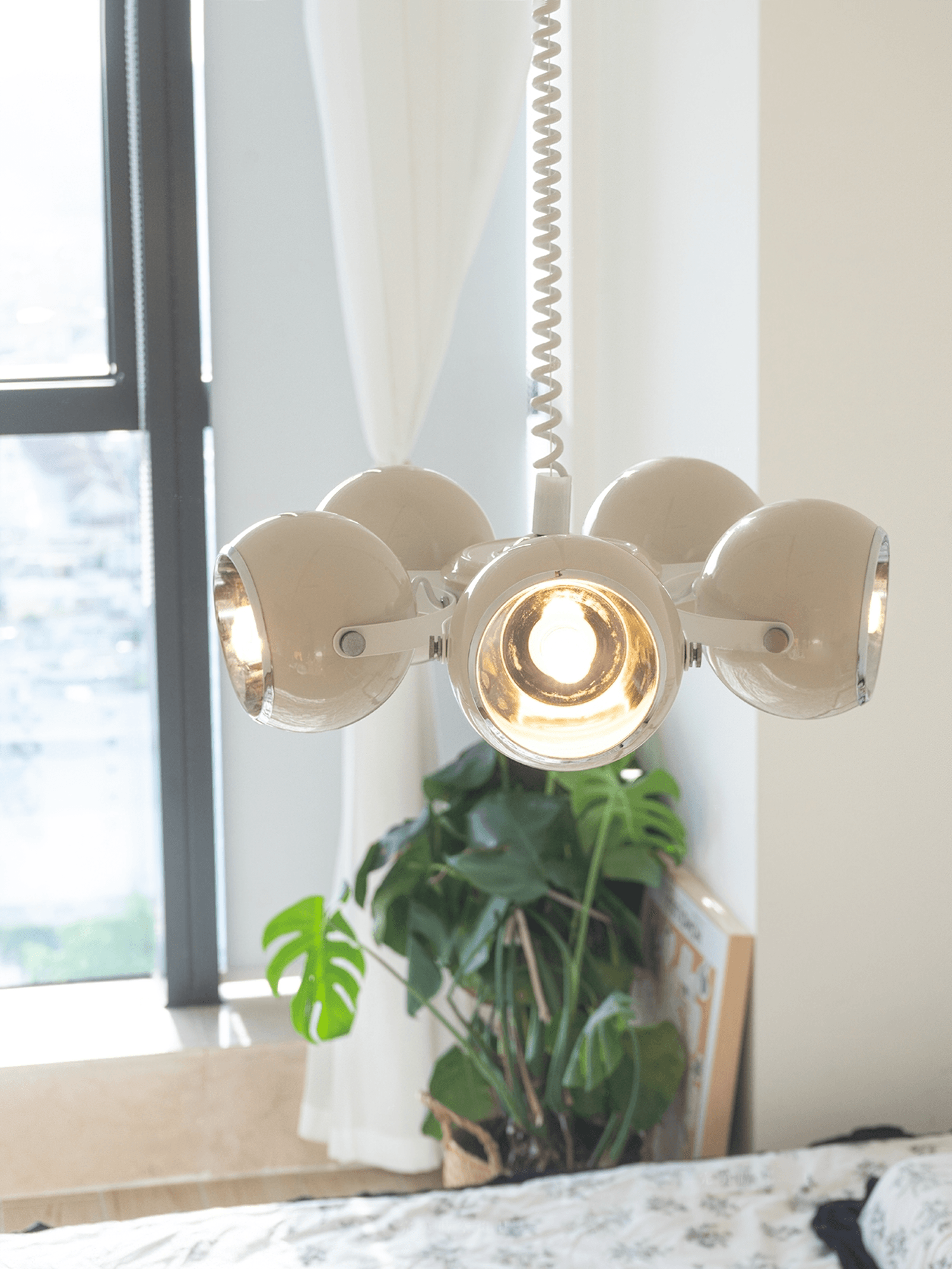 Space Age Pendant Lamp - Lumpaz