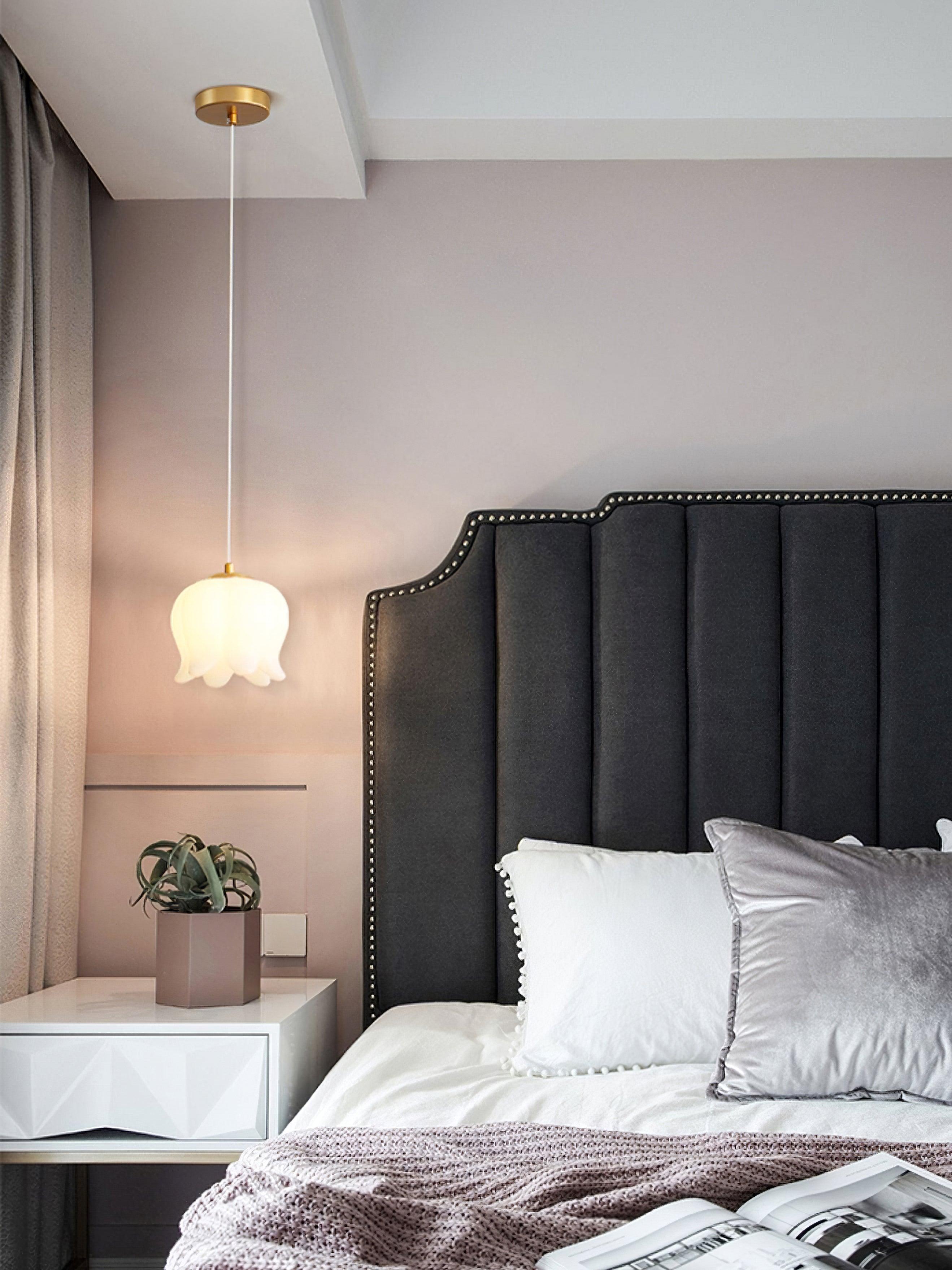Elegant Floral Pendant Light - Lumpaz