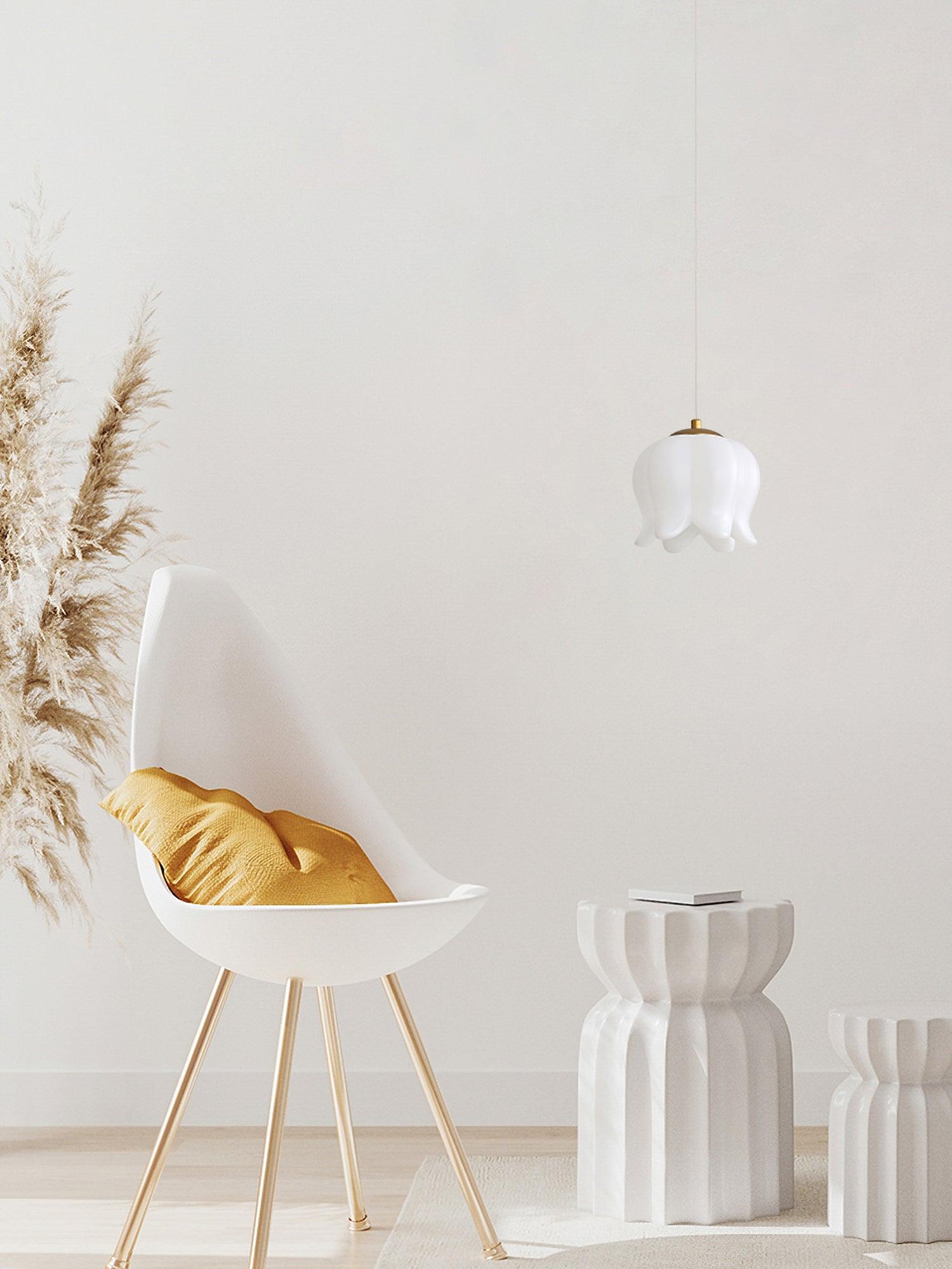 Elegant Floral Pendant Light - Lumpaz