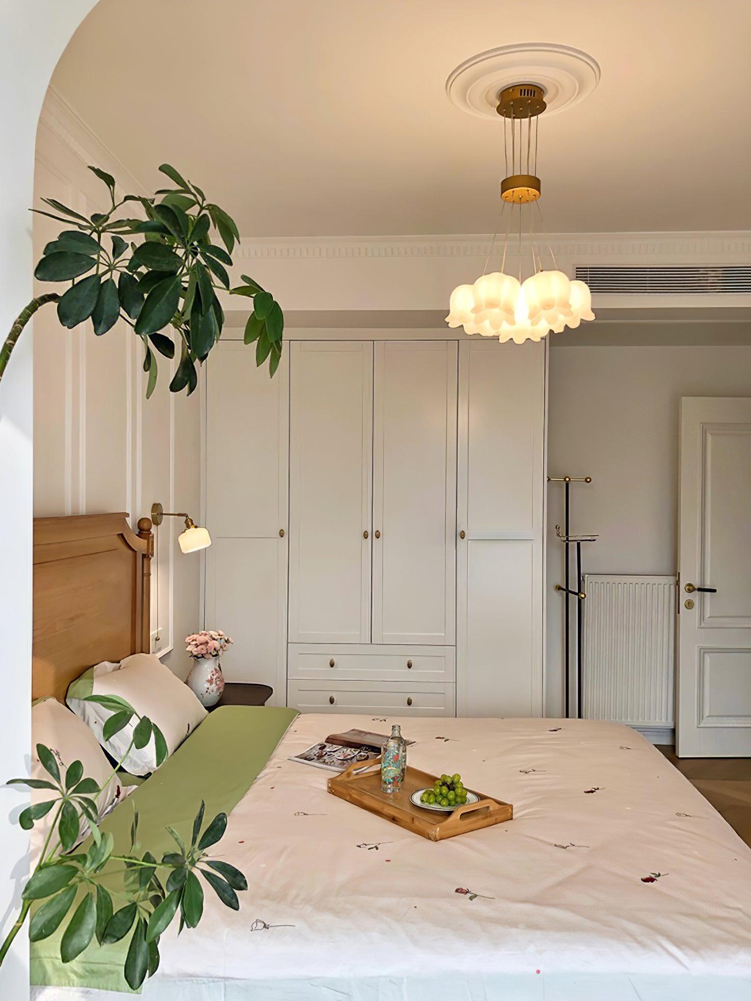 Elegant Floral Pendant Light - Lumpaz