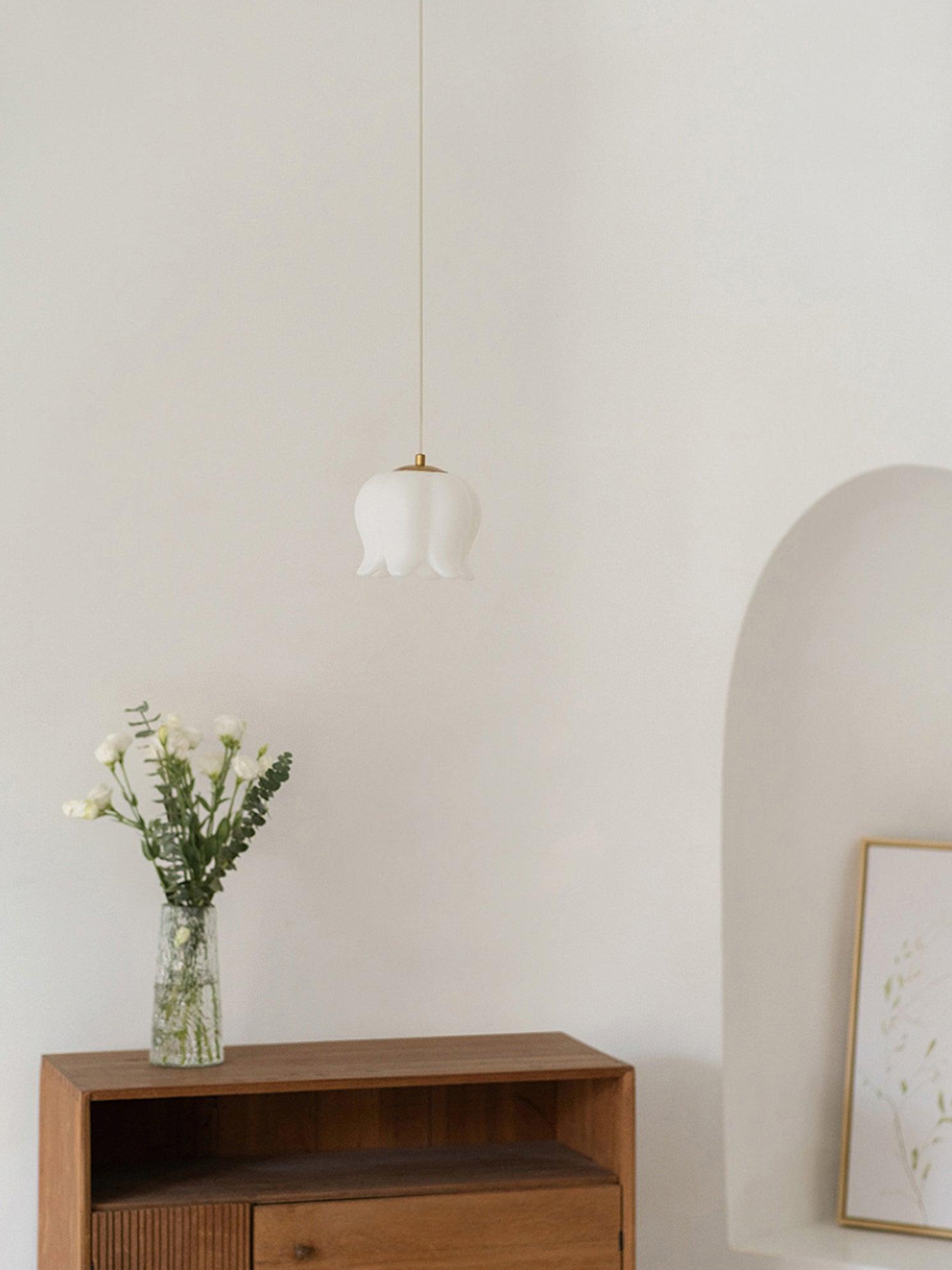 Elegant Floral Pendant Light - Lumpaz