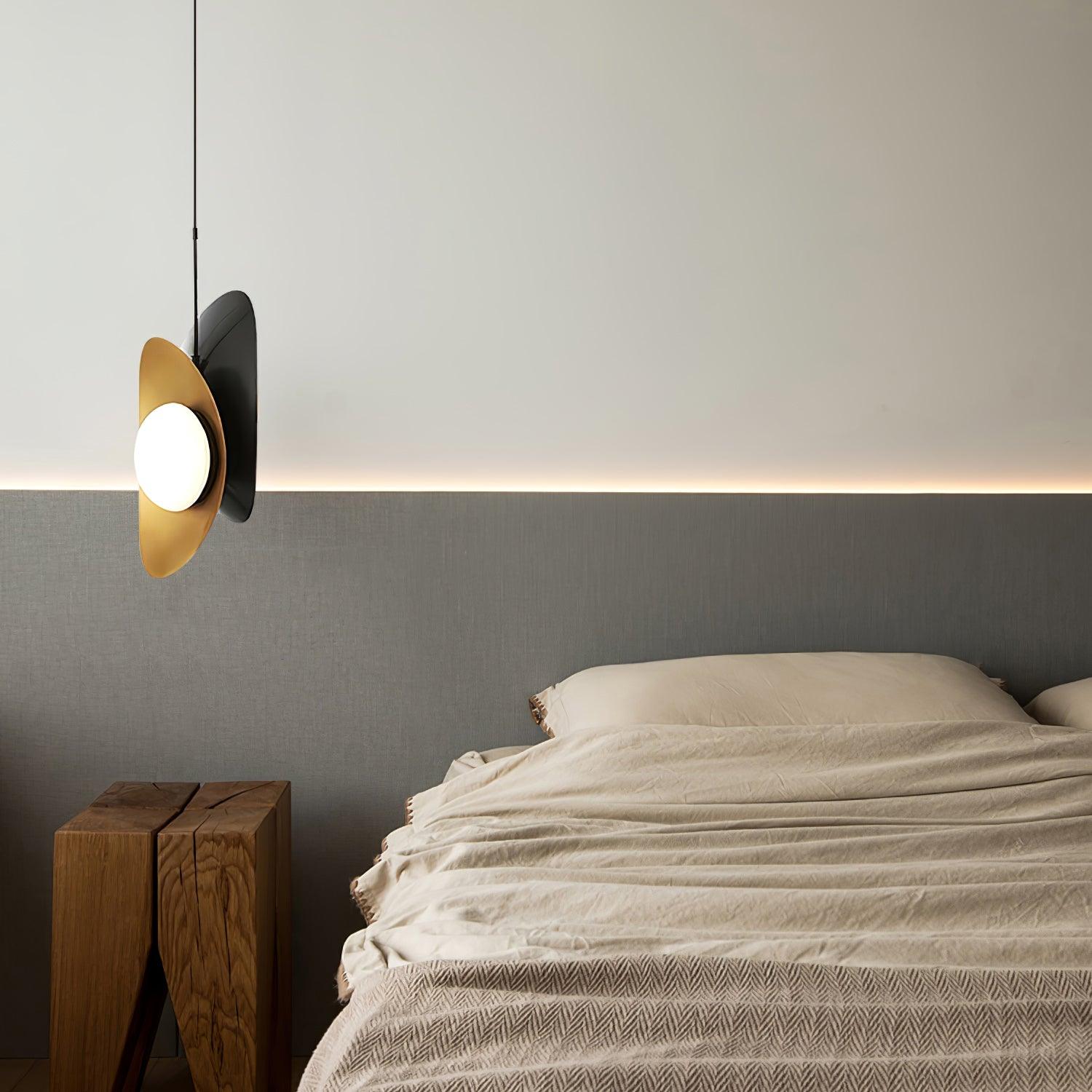 Golden Petal Pendant Lamp - Lumpaz