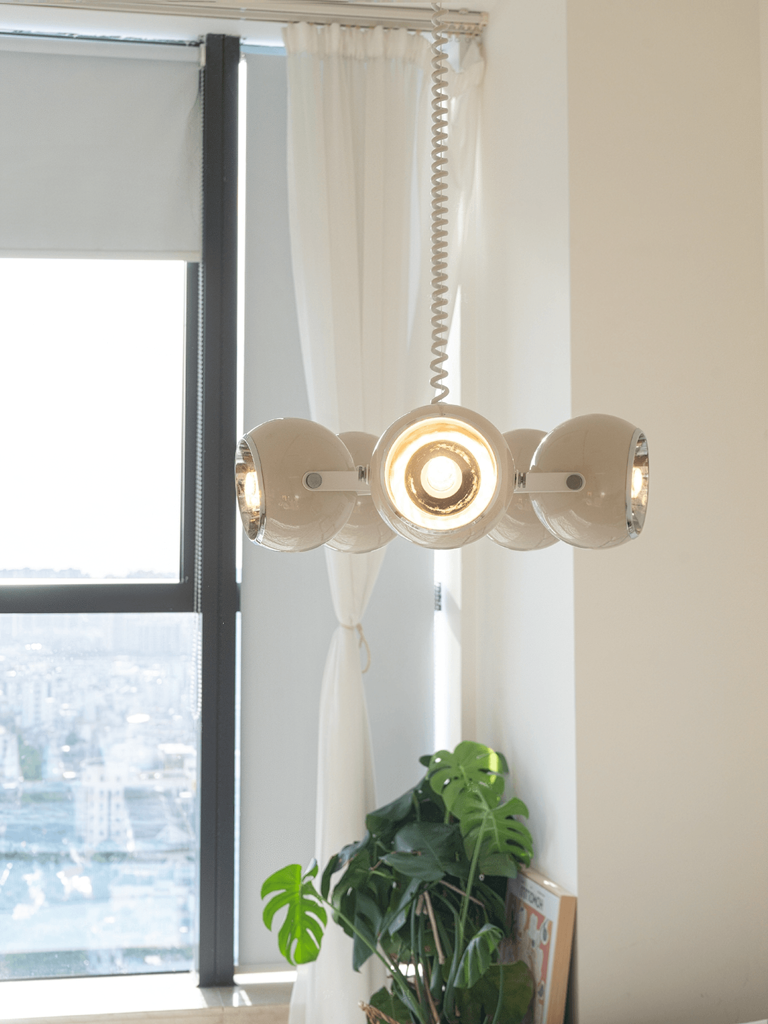 Space Age Pendant Lamp - Lumpaz