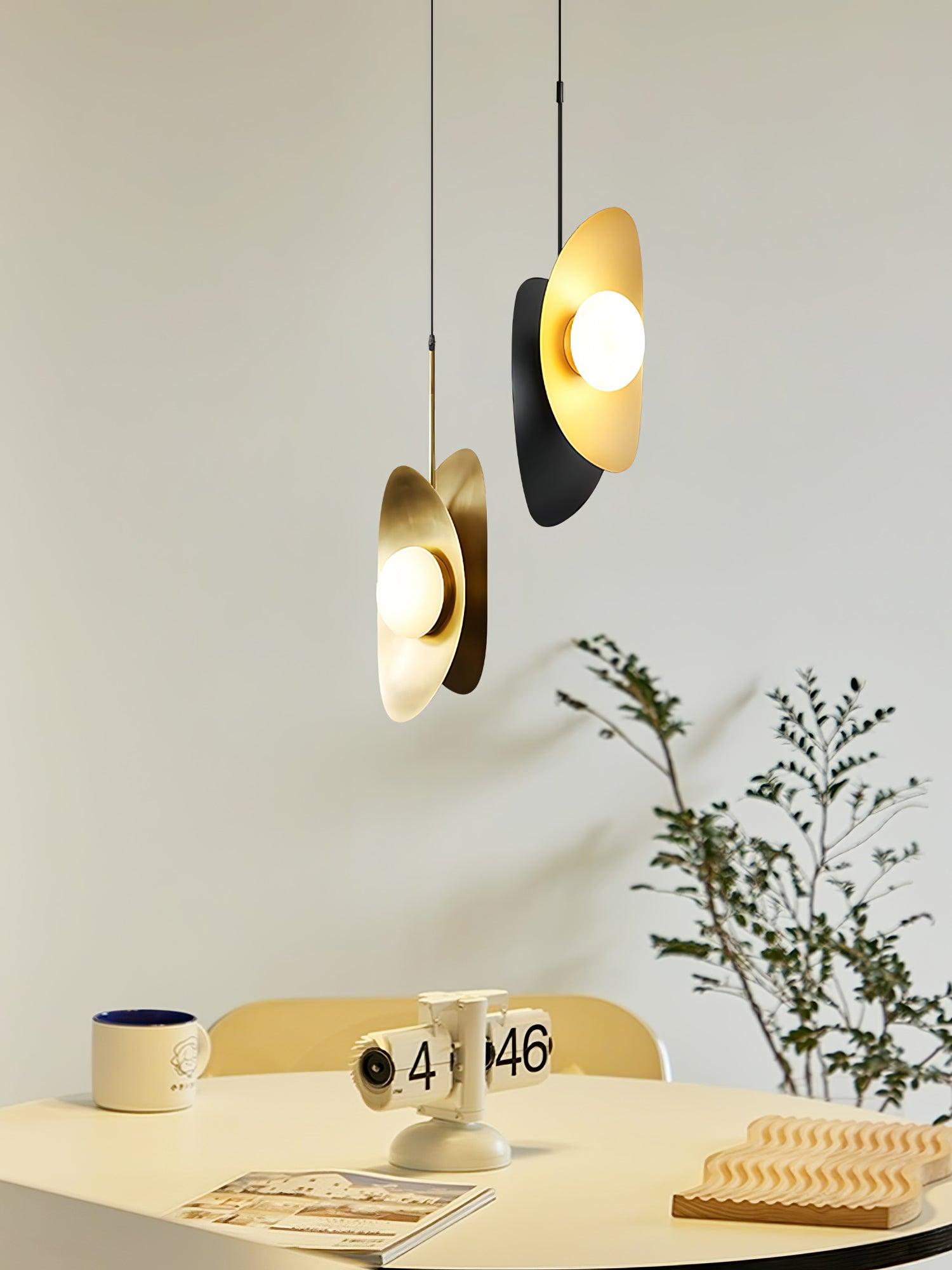 Golden Petal Pendant Lamp - Lumpaz
