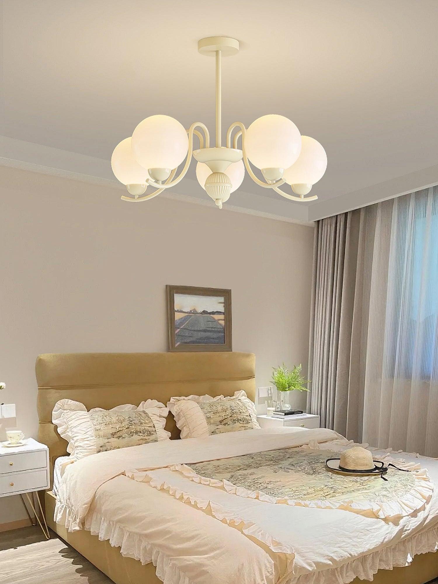 Vanilla Ball Chandelier - Lumpaz