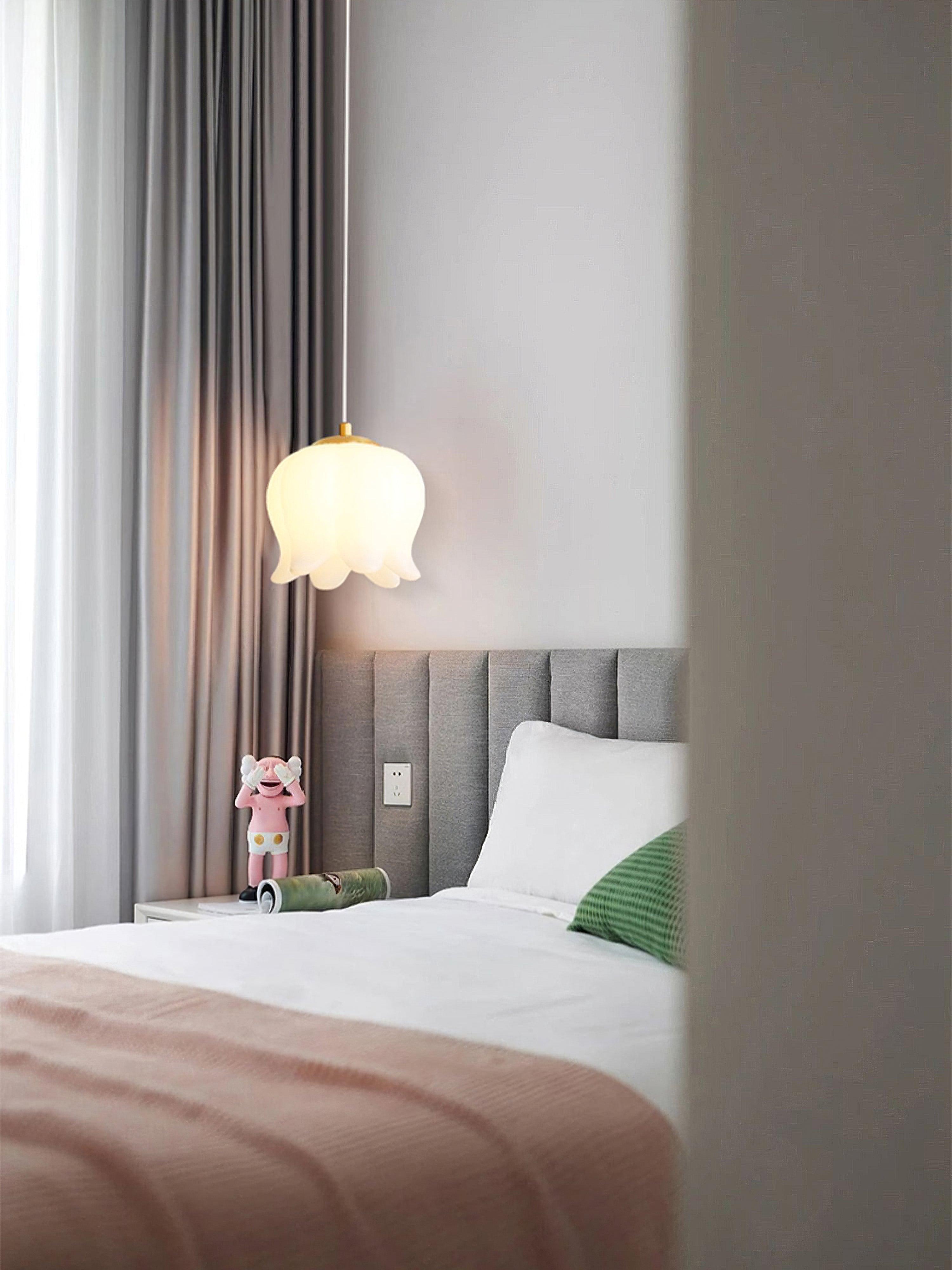 Elegant Floral Pendant Light - Lumpaz