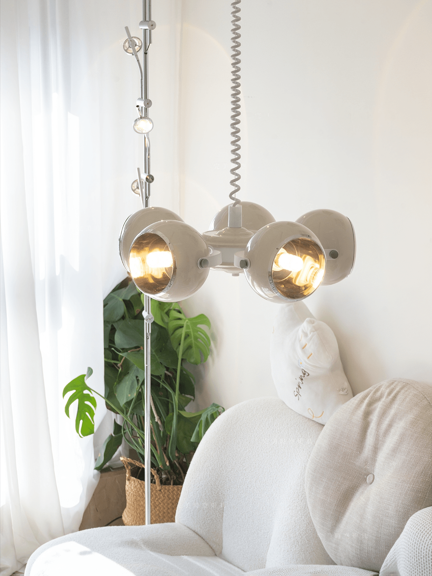 Space Age Pendant Lamp - Lumpaz