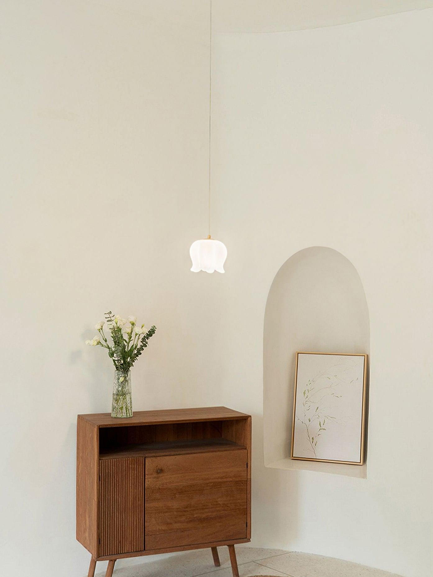 Elegant Floral Pendant Light - Lumpaz