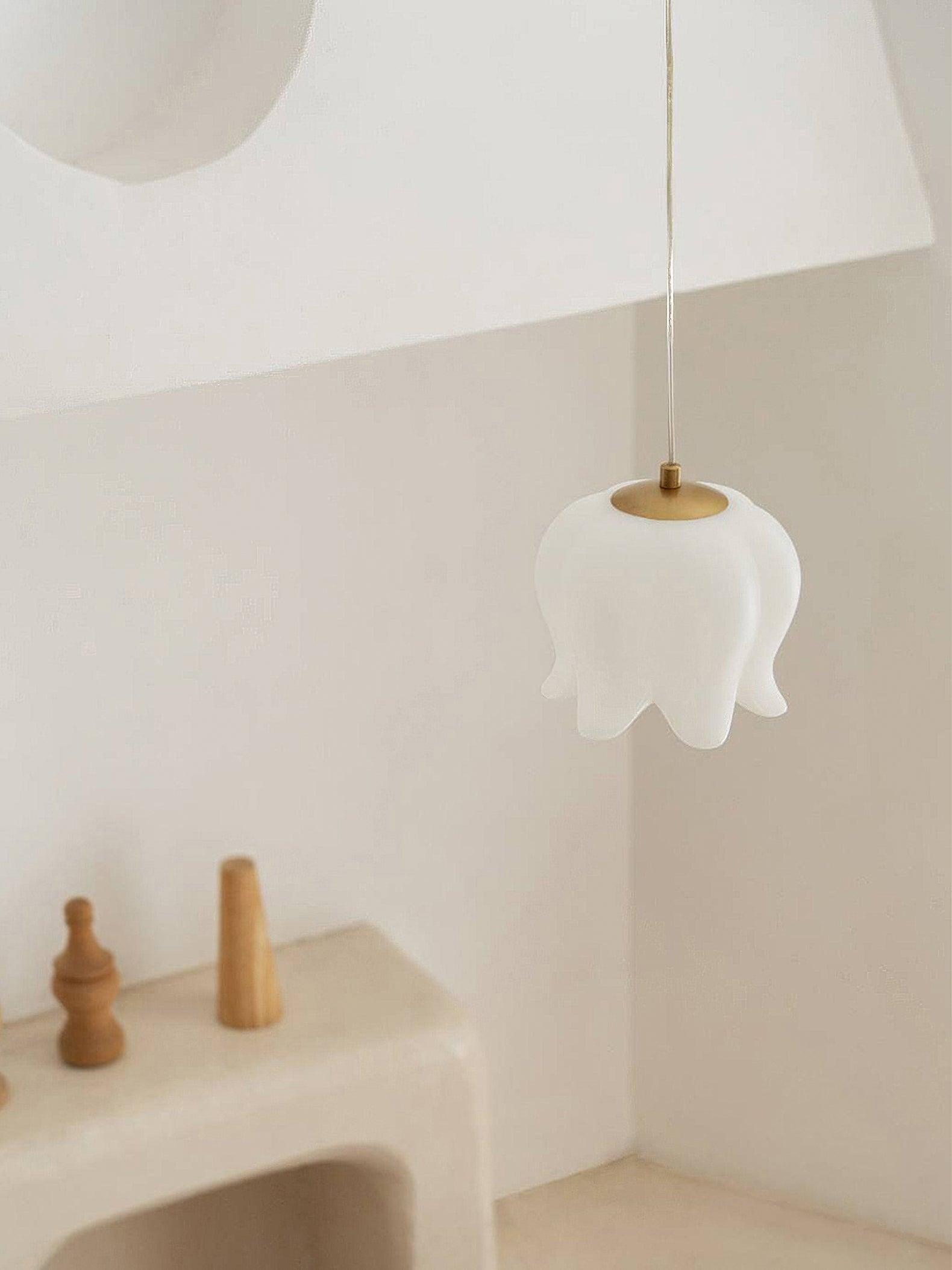 Elegant Floral Pendant Light - Lumpaz