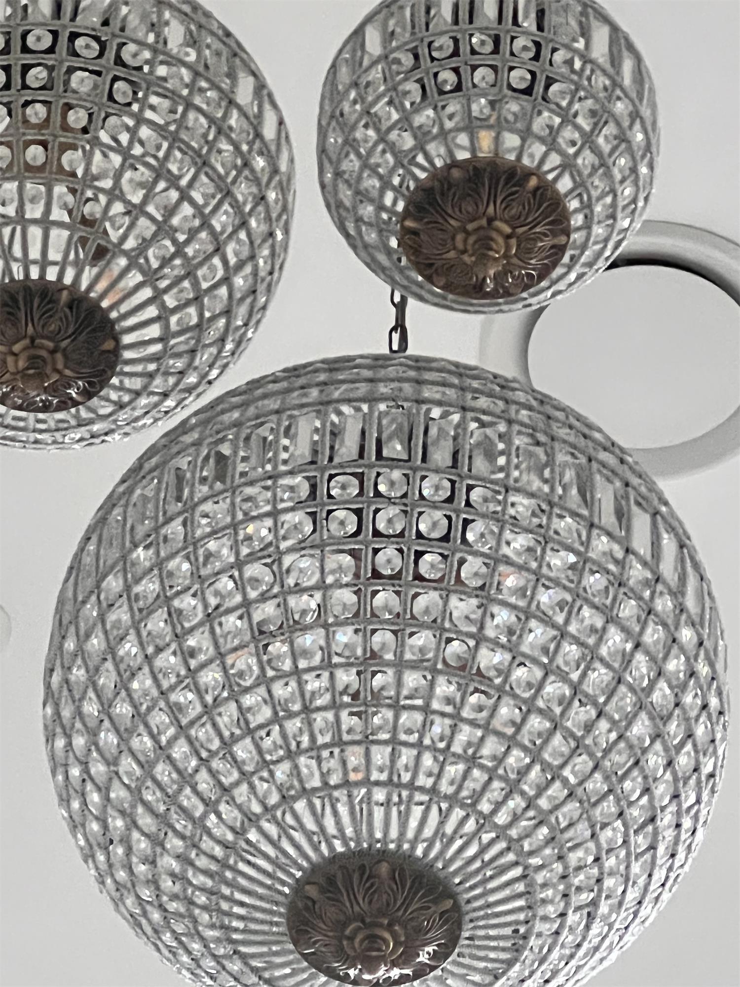 Traditional Gold Globe Chandelier - Lumpaz