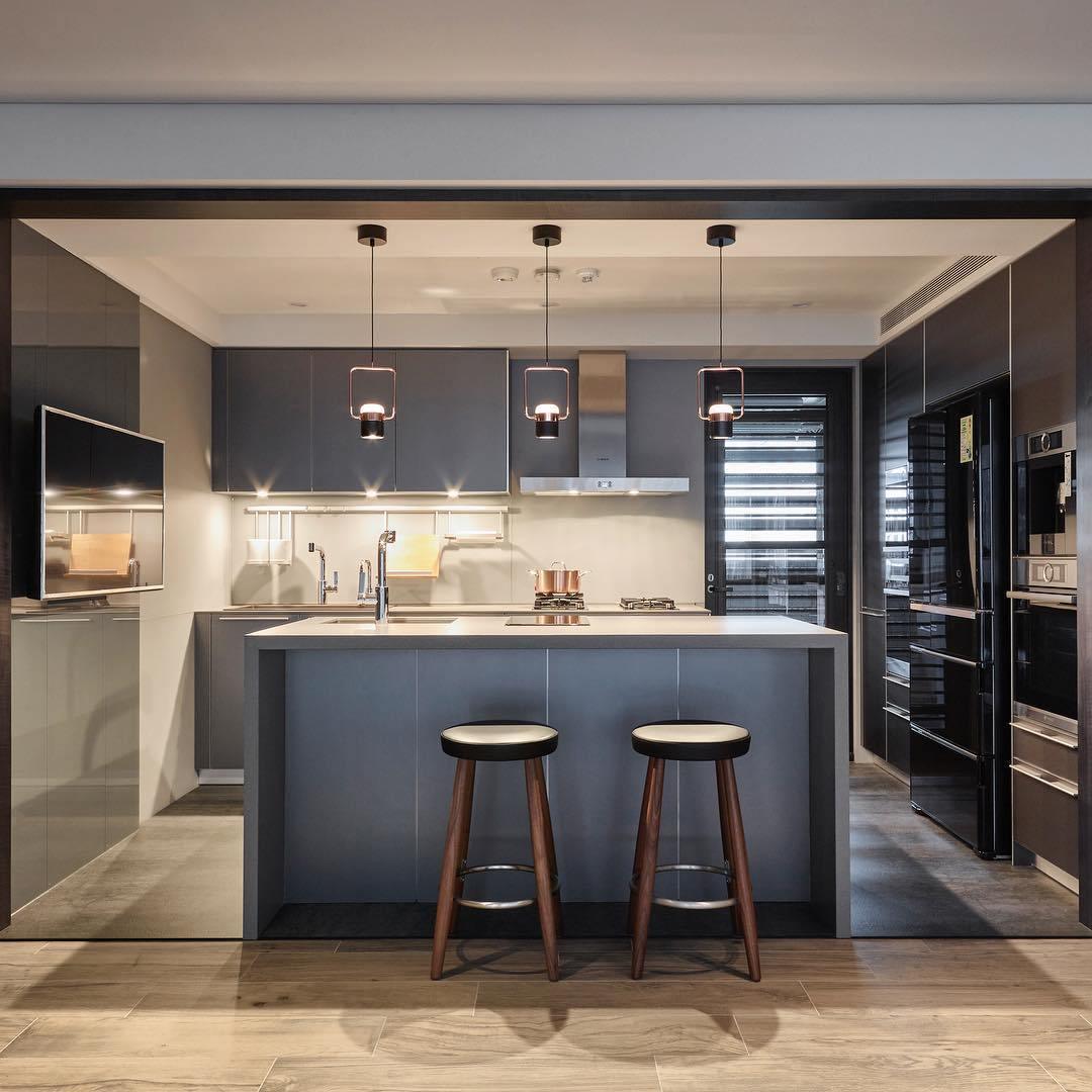 Adjustable Glass Pendant Light - Lumpaz