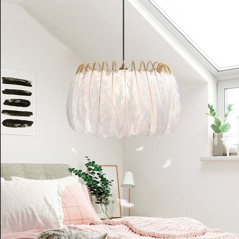 O'Moore Elegant Feather Pendant Light, Black/White, Bedroom/Living Room - Lumpaz