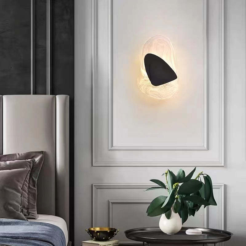 Chan Art Deco Irregular Metal/Acrylic Wall Lamp, Black/Gold - Lumpaz