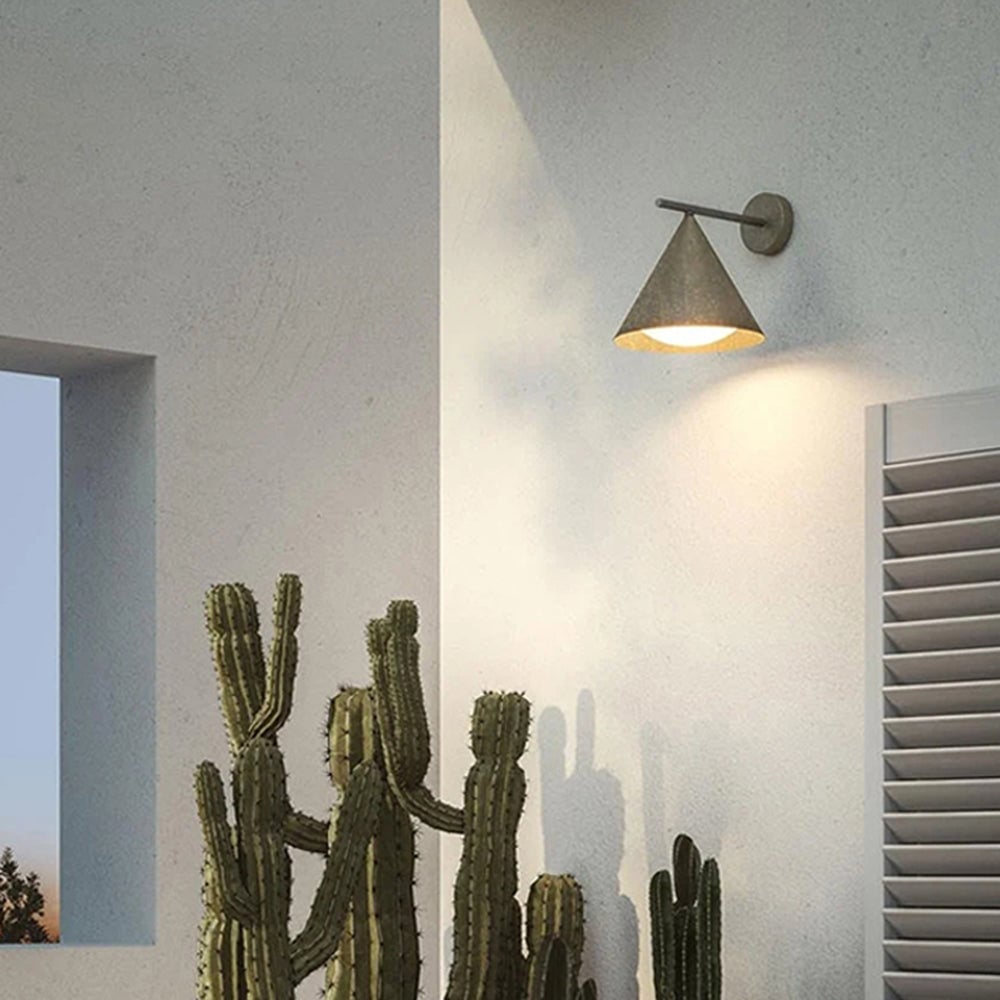 Carins Modern Minimalist Cone Metal Outdoor Waterproof Wall Lamp，Black/Gold - Lumpaz