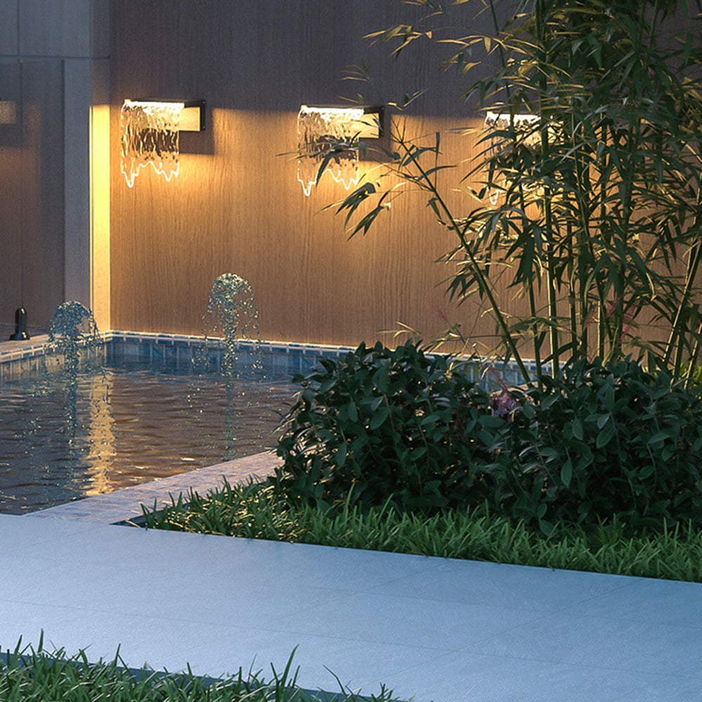 Isaac Modern Minimalist Metal/Acrylic Solar Waterproof Outdoor Wall Lamp, Black - Lumpaz