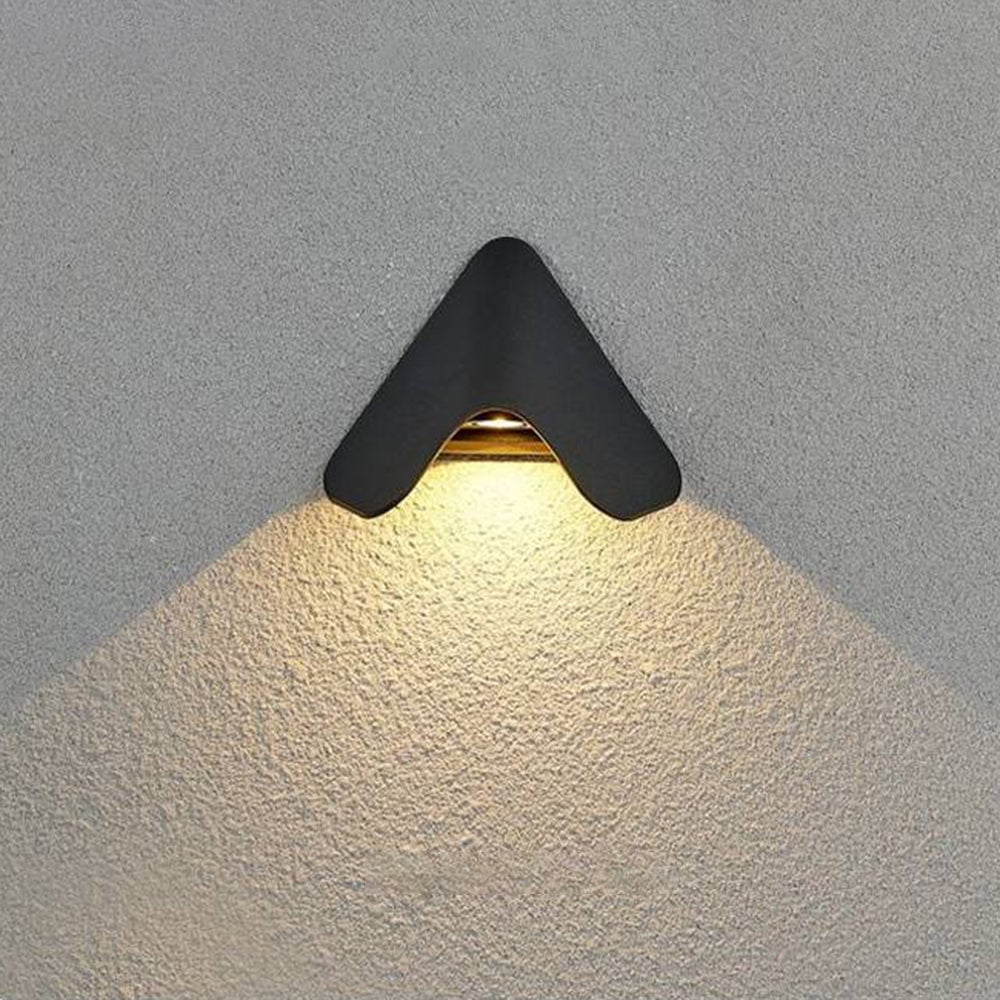 Orr Minimalist Triangle Metal Outdoor Wall Lamp, Balck/White - Lumpaz