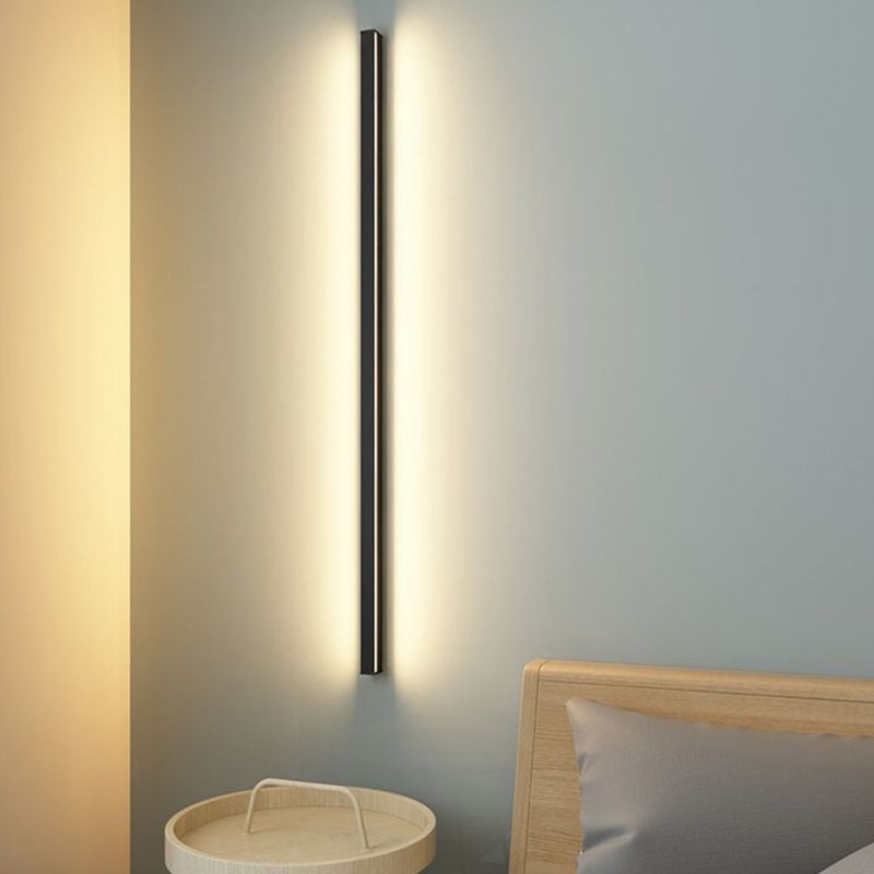 Edge Minimalist Black Bar Mirror Front Vanity Wall Lamp, Metal/Acrylic - Lumpaz