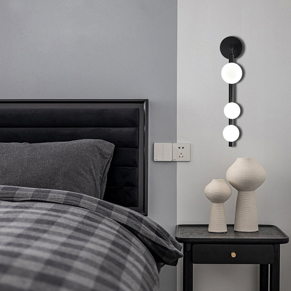 Valentina Modern Globe Metal/Glass Wall Lamp, Black/Gold - Lumpaz