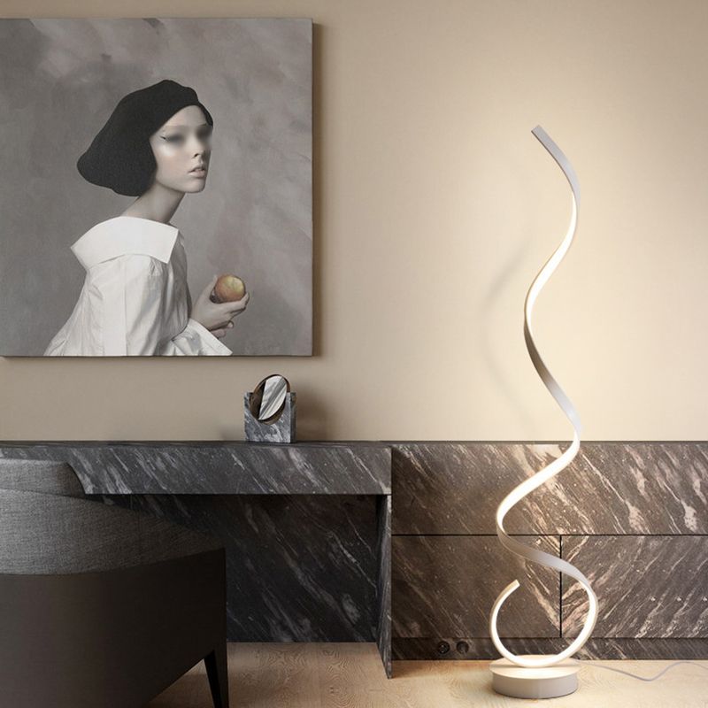 Modern Steamline Minimalist linear Floor Lamp, White/Black - Lumpaz