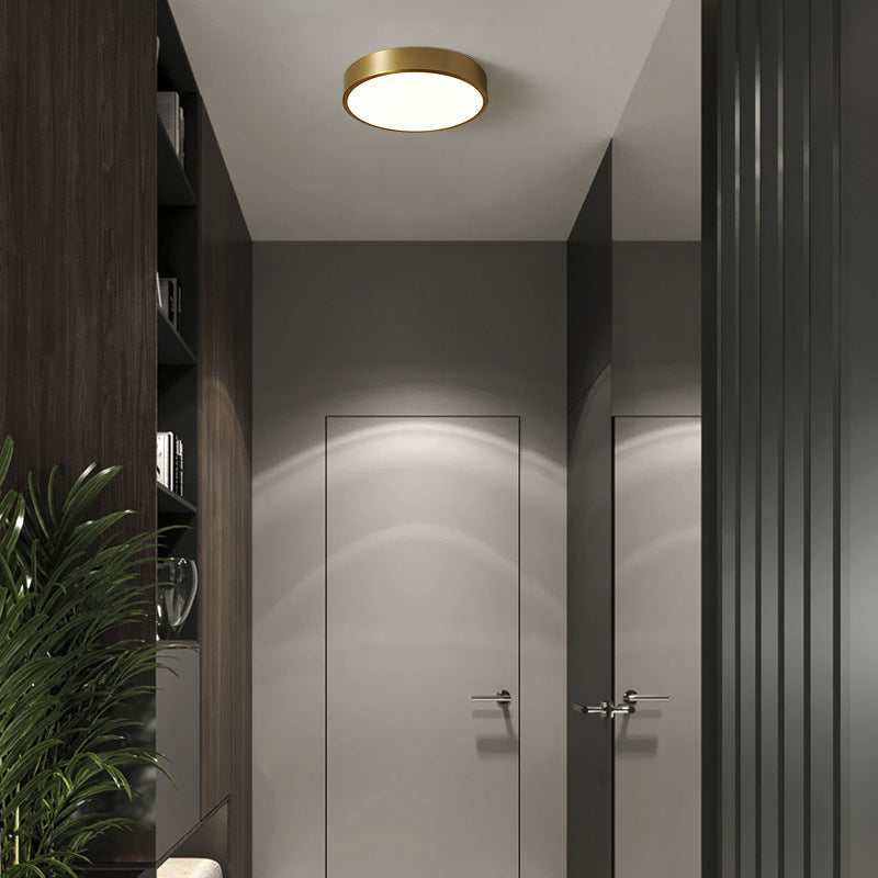 Quinn Nordic LED Gold Round Flush Mount Ceiling Light, Metal&Acrylic - Lumpaz