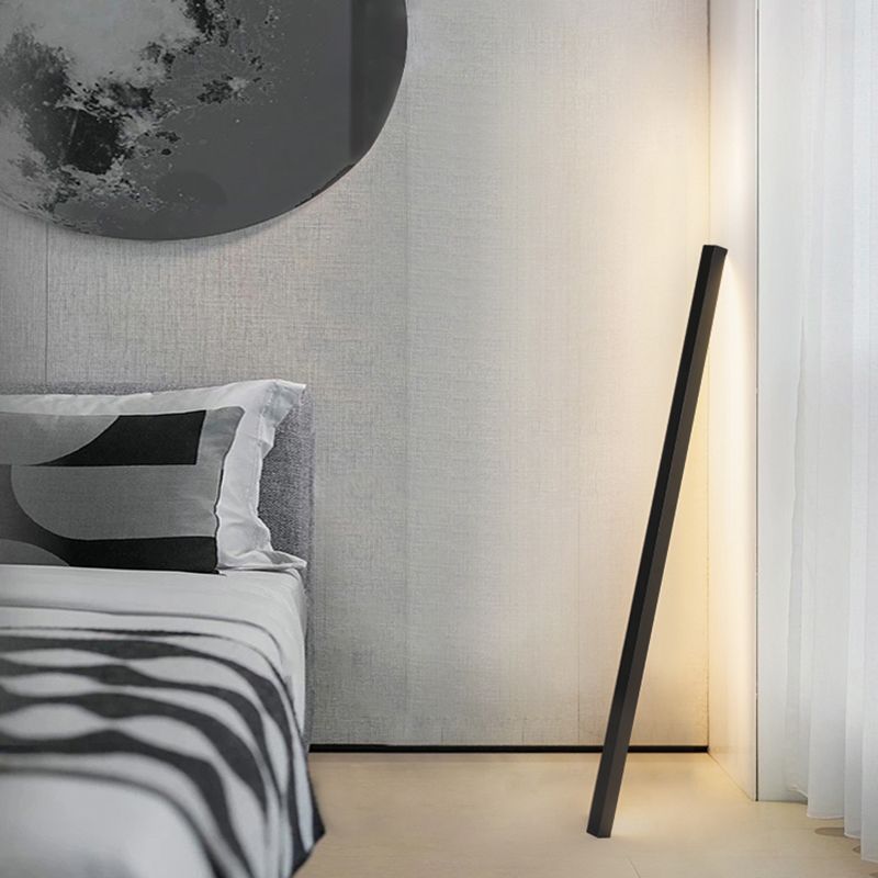 Edge Minimalist Linear Metal Floor Lamp, Black/Gold, Living Room - Lumpaz