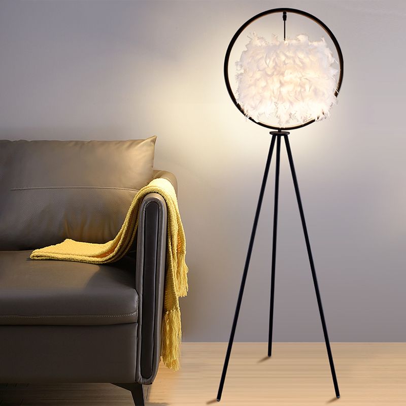 O'Moore Elegant Feather Ring Tripod Floor Lamp, Black/Gold - Lumpaz