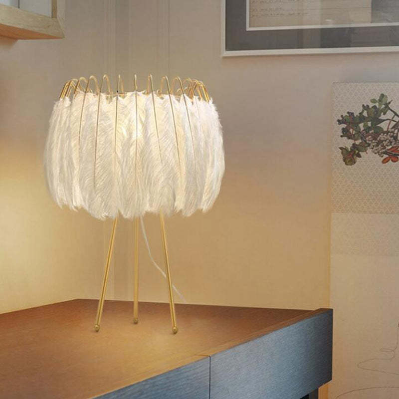 O'Moore Artistic Tripod Feather Floor Lamp, White - Lumpaz