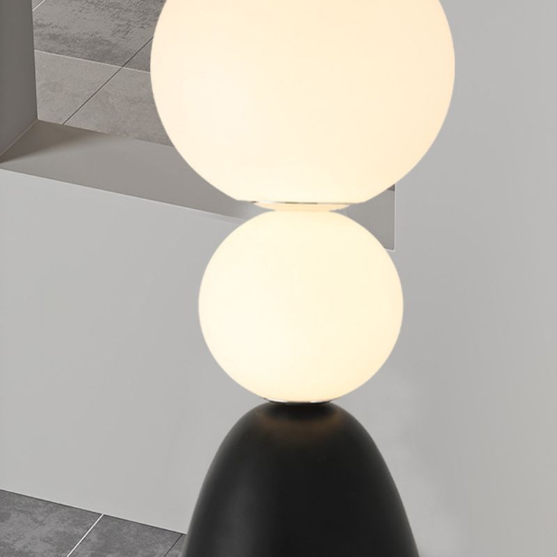 Valentina Modern Ball-shaped Resin Glass Floor Lamp,Black /White - Lumpaz