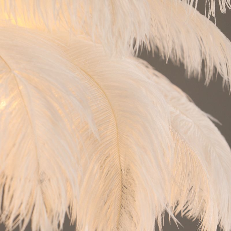 O'Moore Ostrich Contemporary Elegant Feather Chandelier, White - Lumpaz