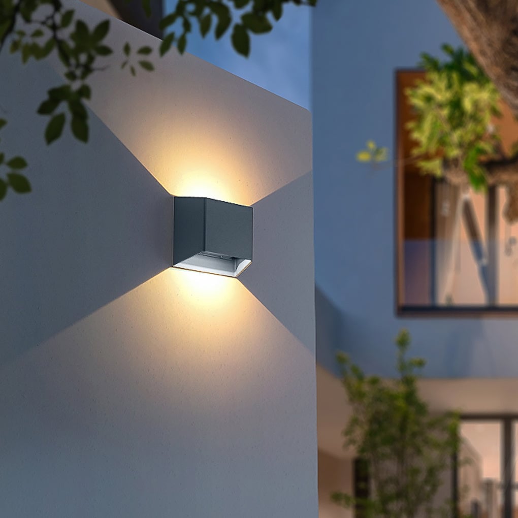 Modern Minimalist Waterproof LED Wall Light for Outdoor Villa Courtyard Garden - Lumpaz