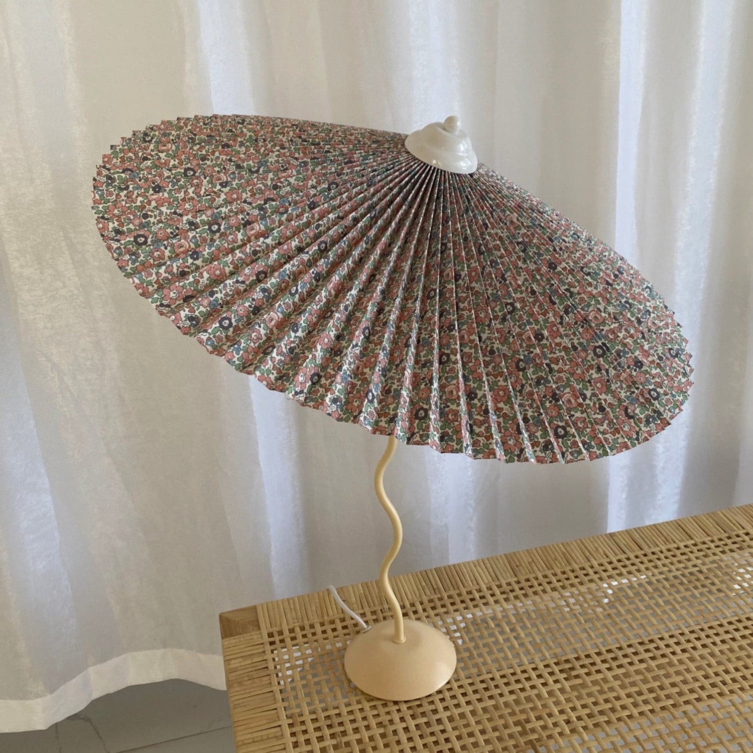 Wiggly Pleated Table Lamp - Lumpaz