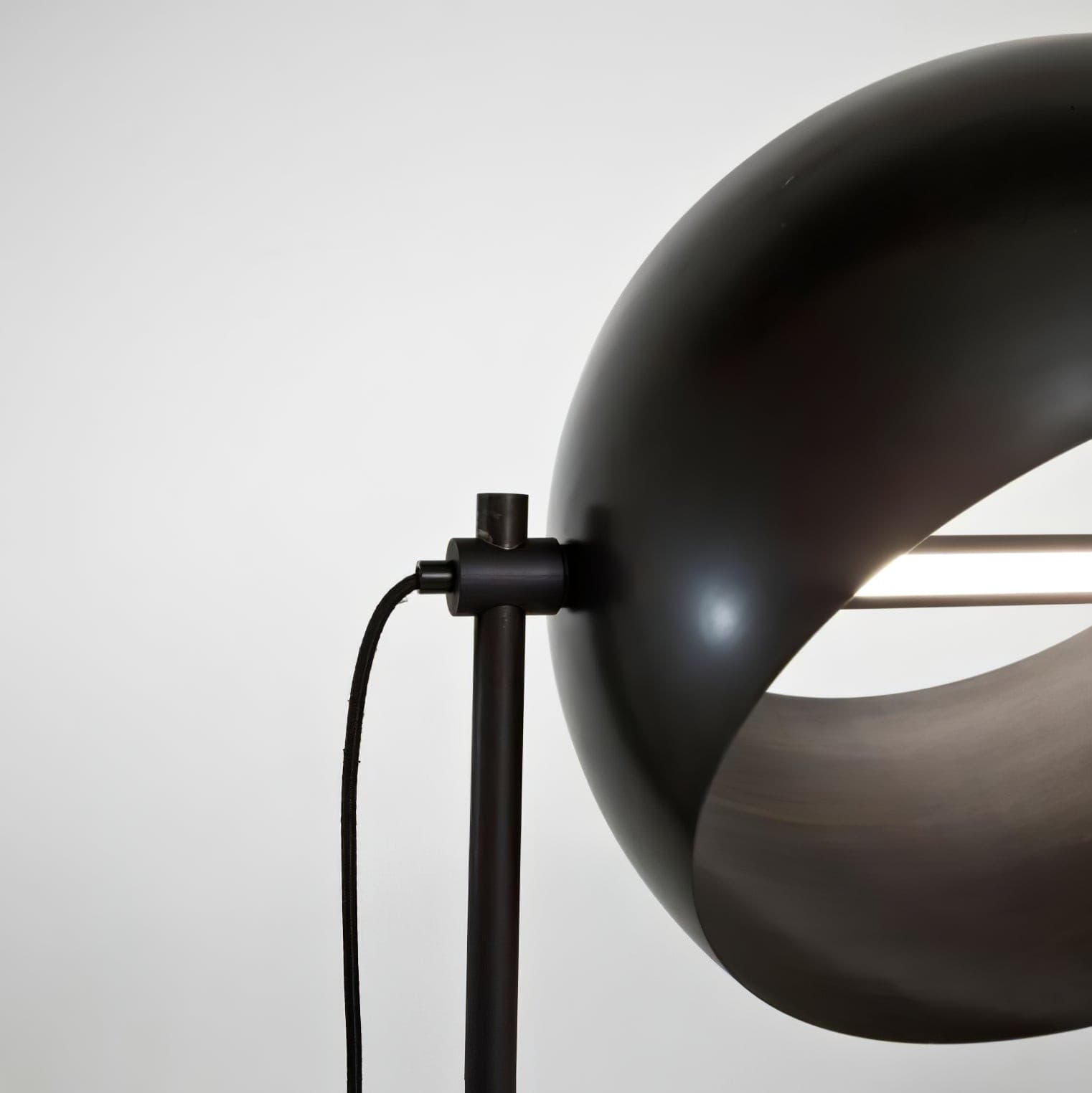Globe Table Lamp - Lumpaz