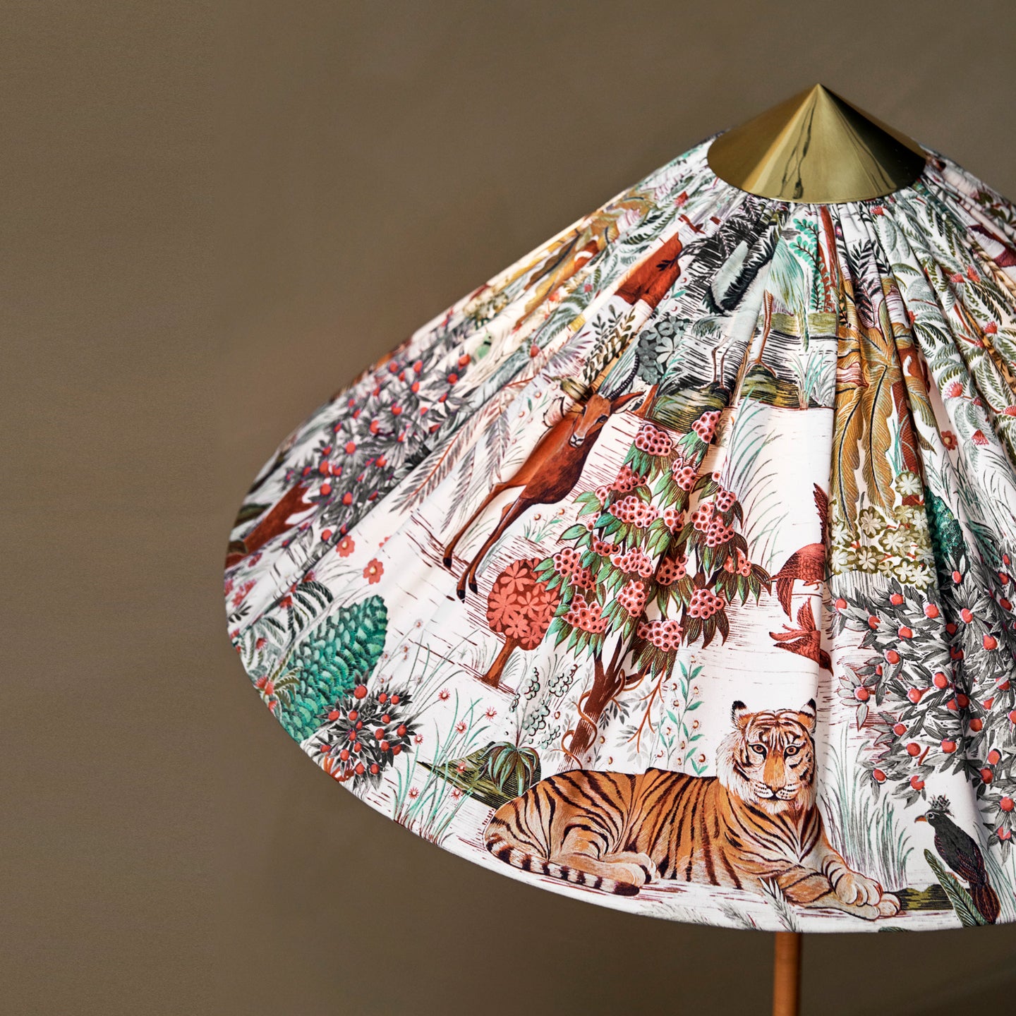 Chinese Hat  Floor Lamp - Lumpaz