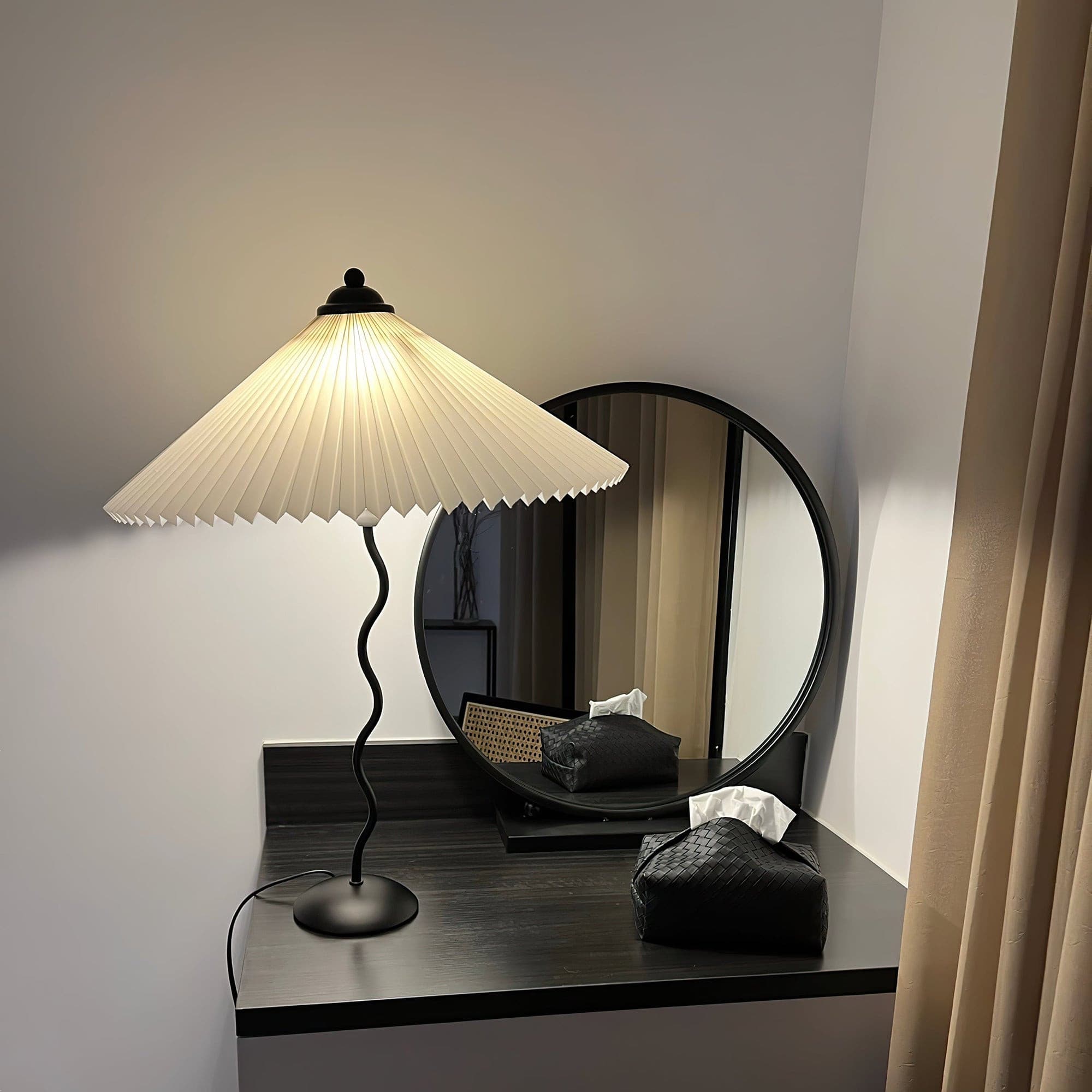 Wiggly Pleated Table Lamp - Lumpaz