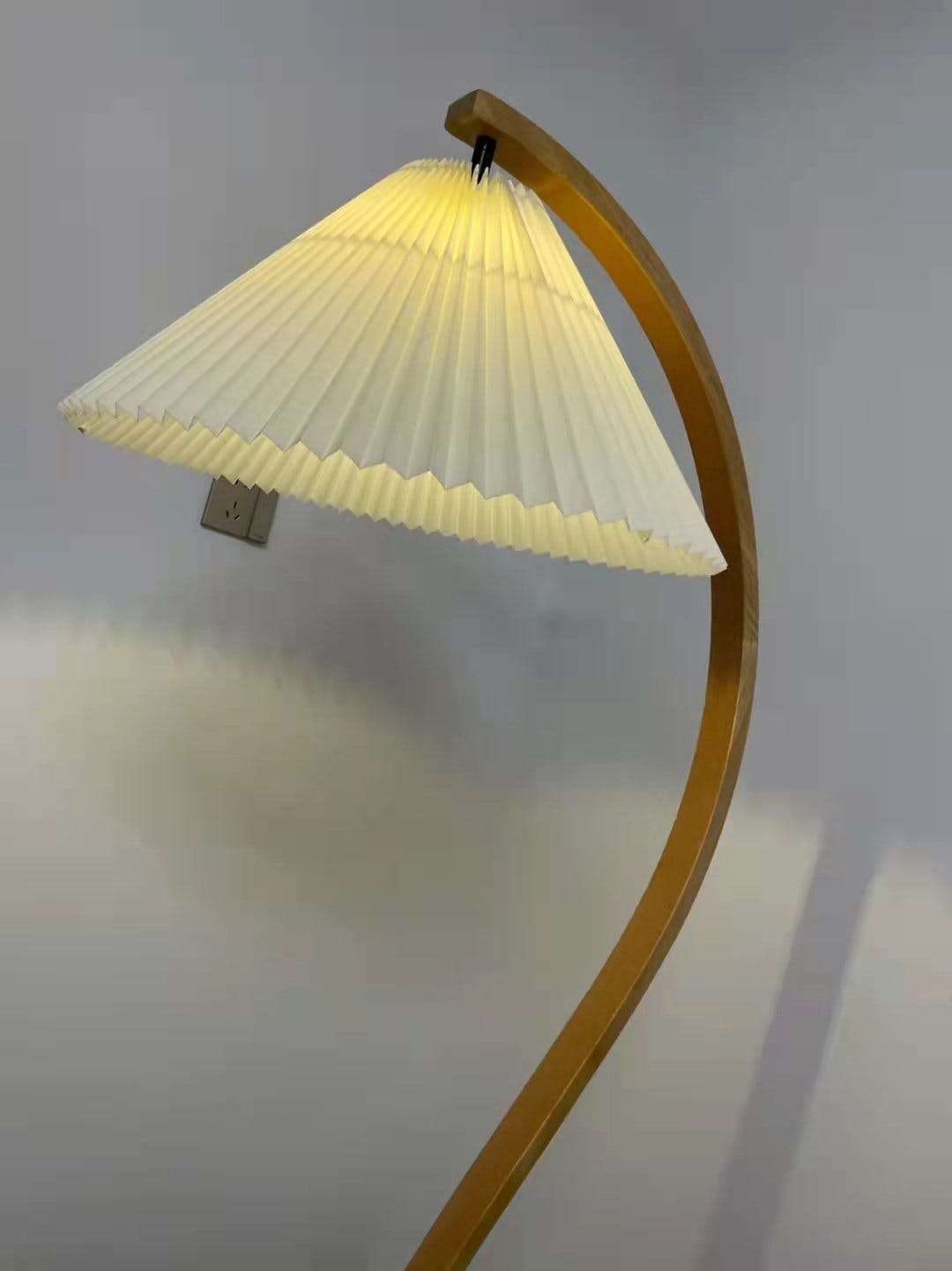 Caprani Wooden Floor Lamp - Lumpaz