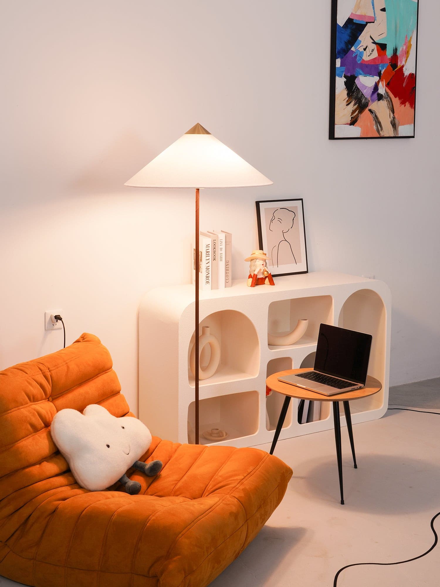 Chinese Hat  Floor Lamp - Lumpaz