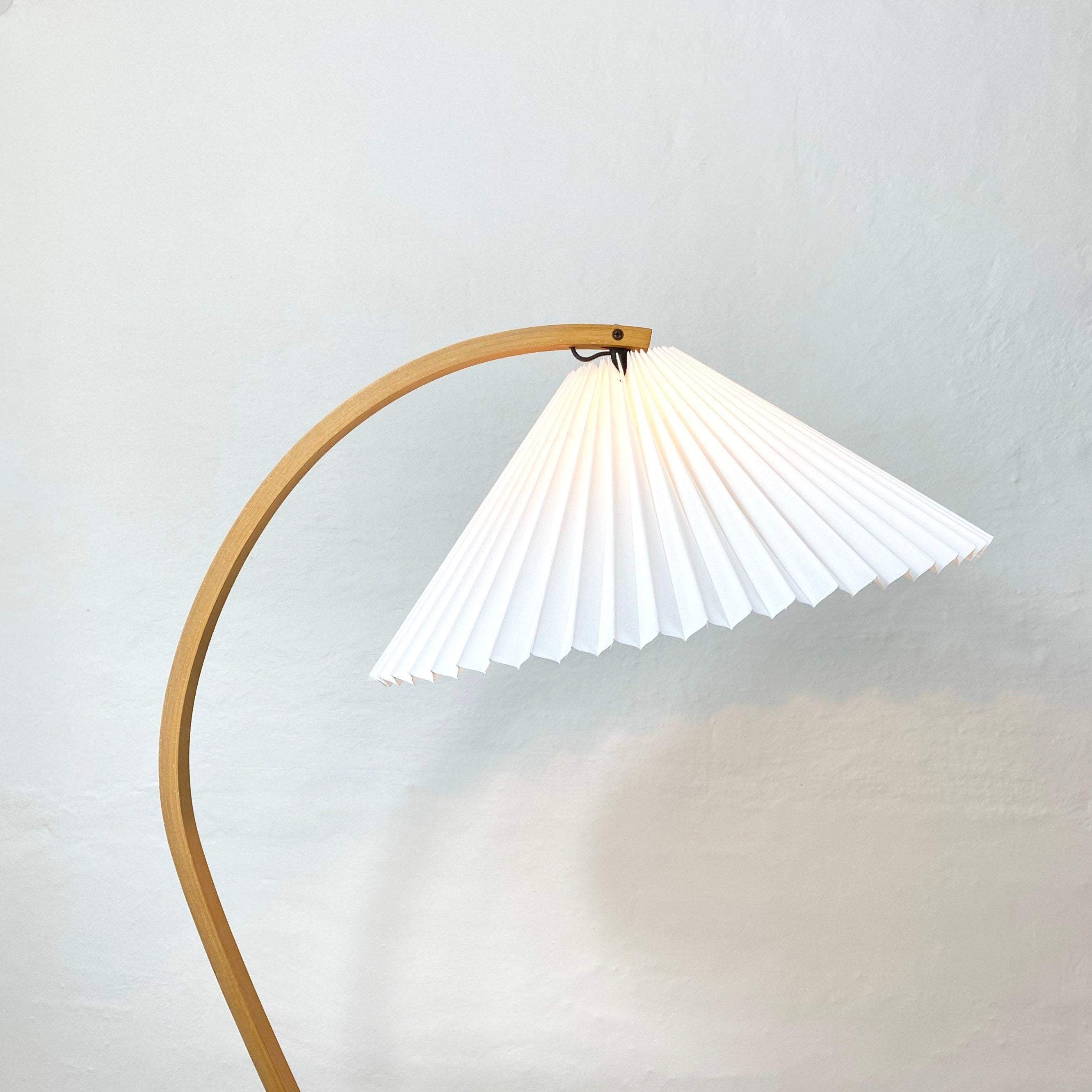 Caprani Wooden Floor Lamp - Lumpaz