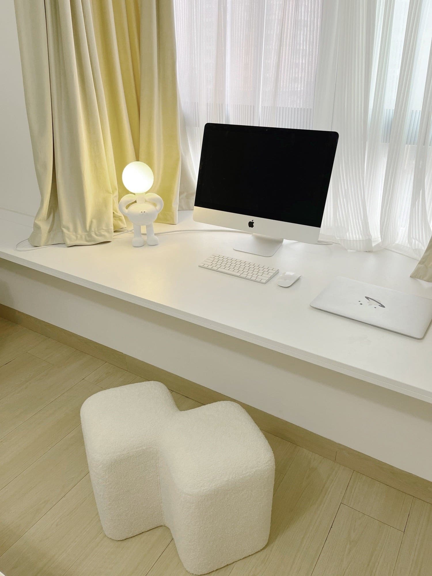 Resin Robot Table Lamp - Lumpaz